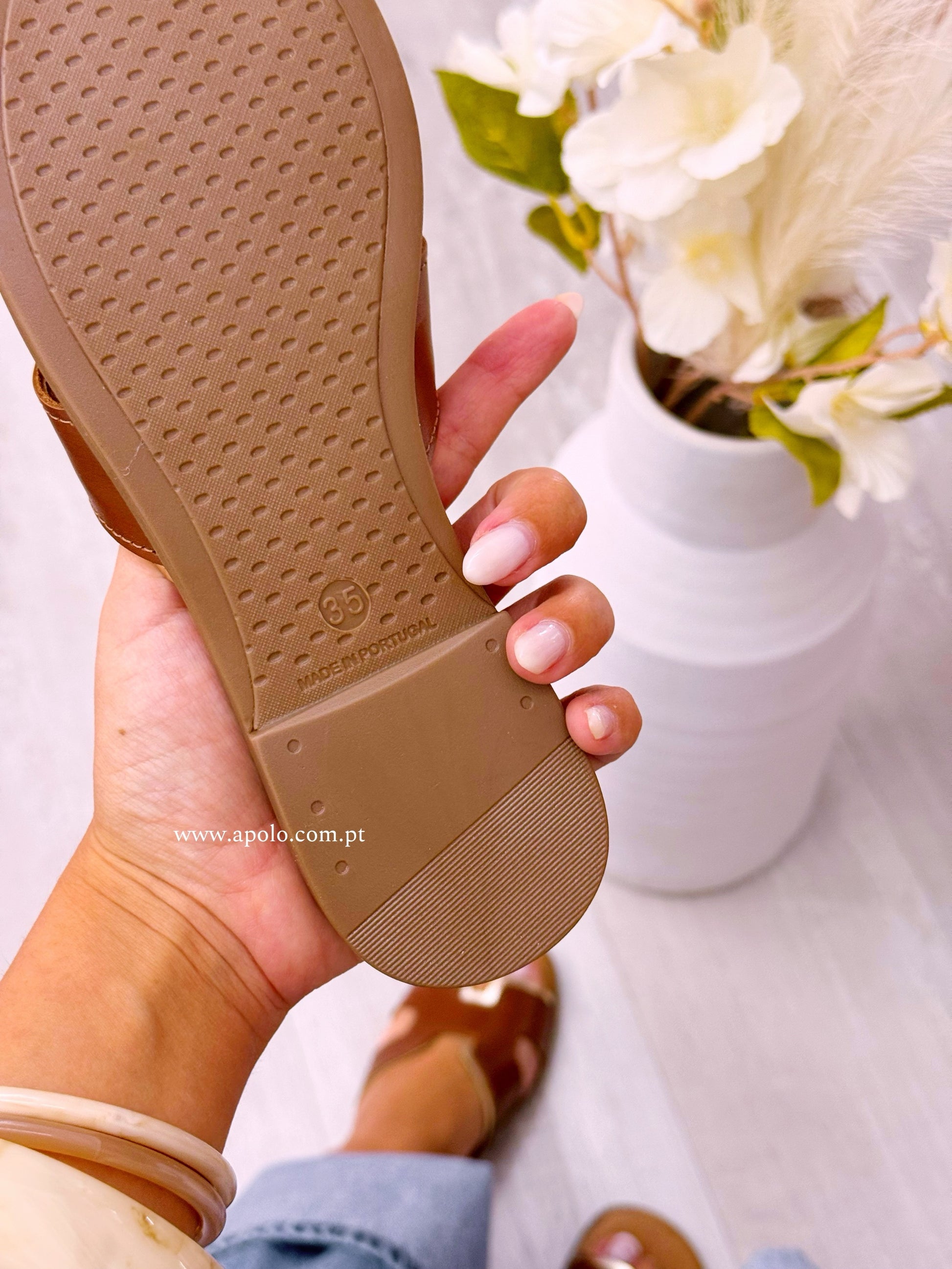 Chinelo com H em castanho e rebordo dourado | Fabrico Nacional