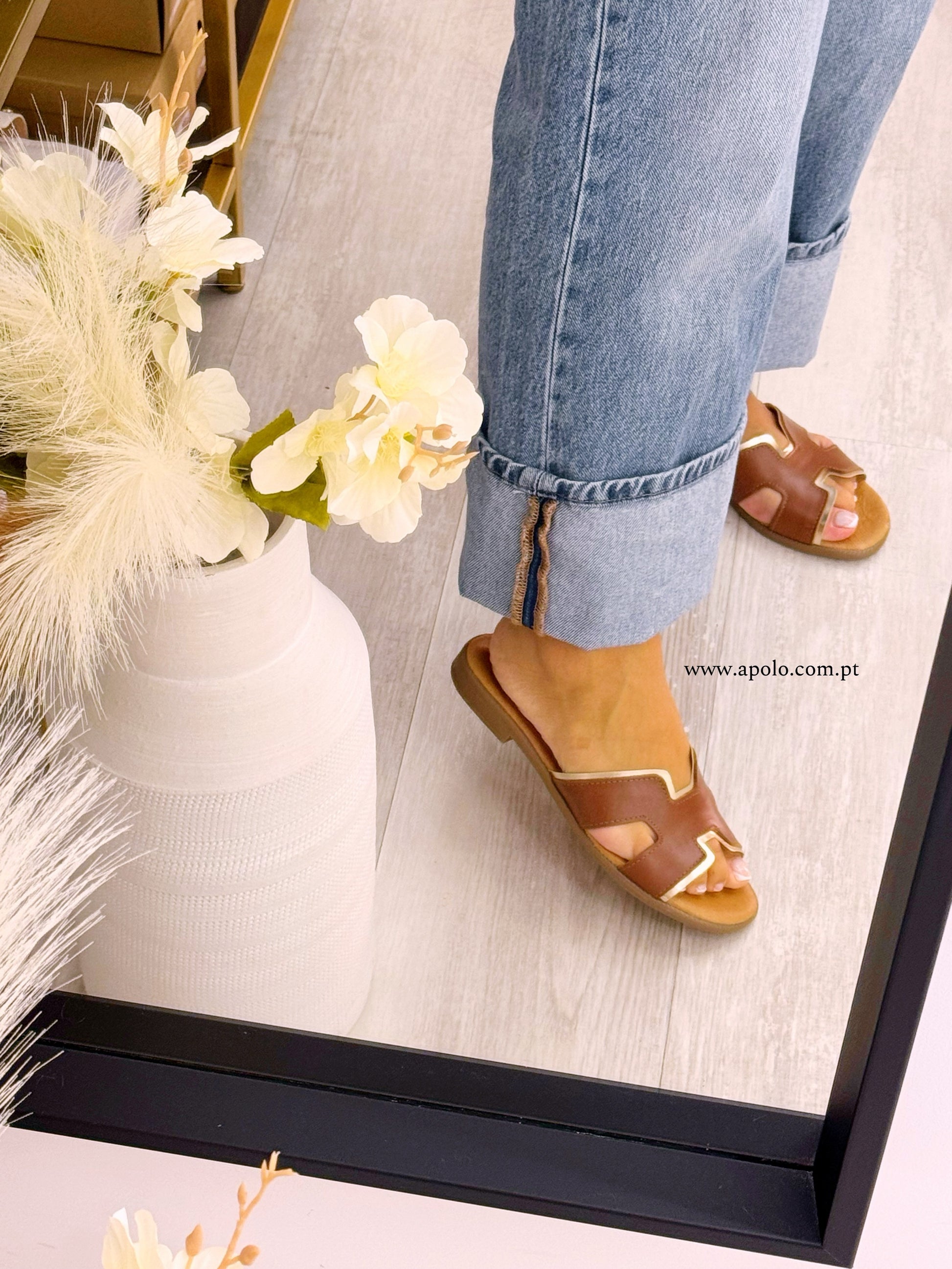 Chinelo com H em castanho e rebordo dourado | Fabrico Nacional