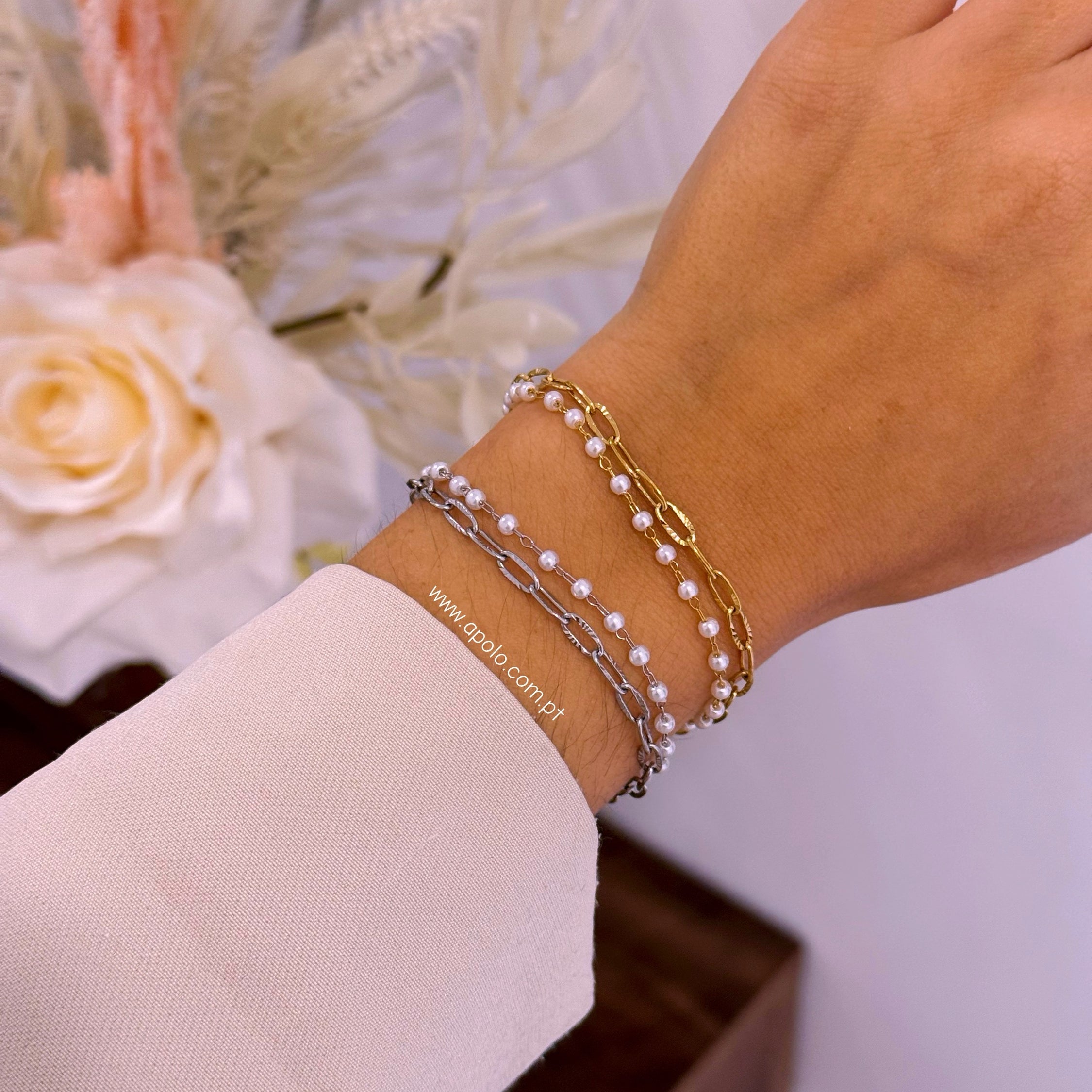 Pulseira efeito duplo com malha corrente simples e corrente de pérolas | 2 Cores