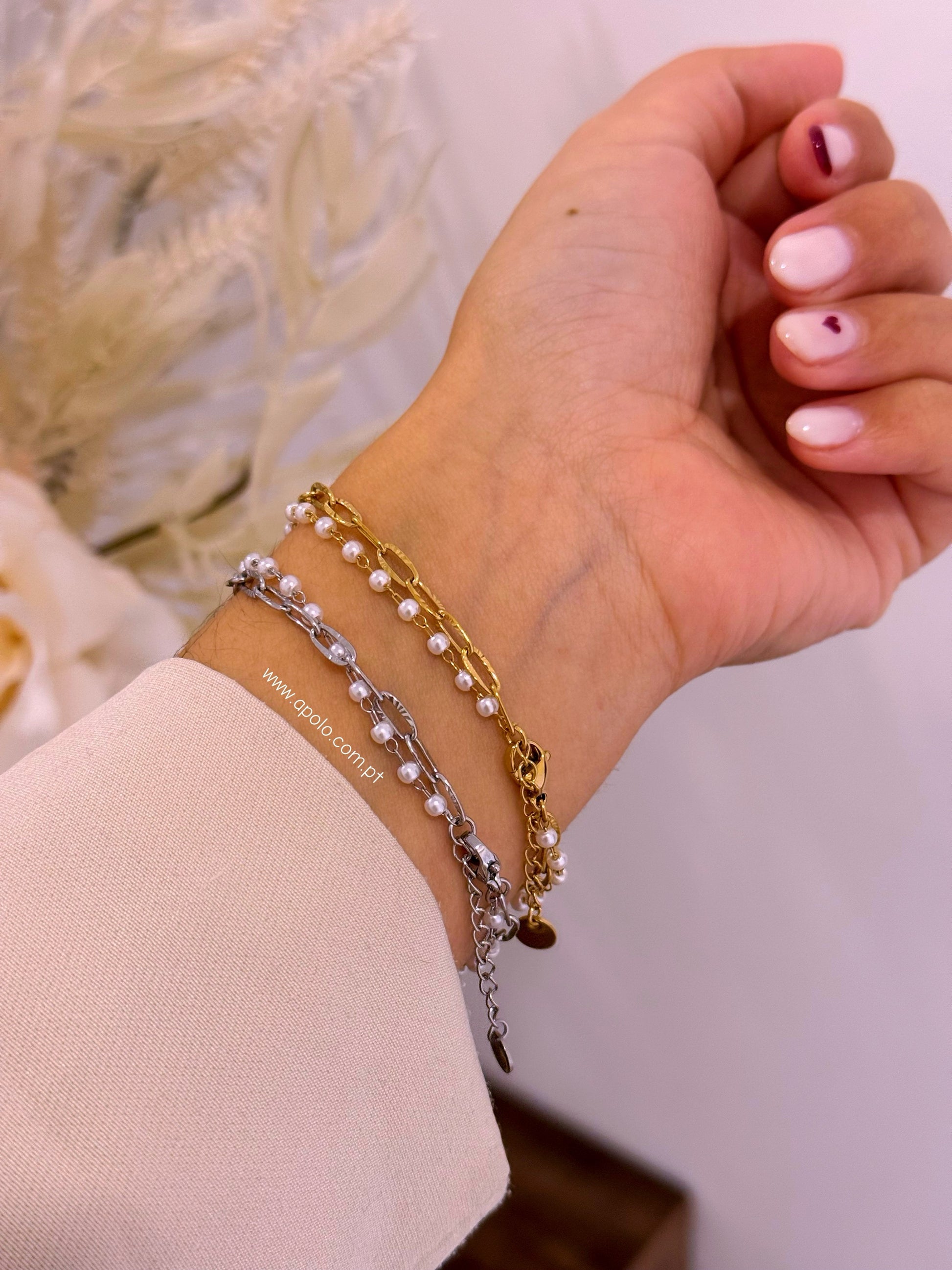 Pulseira efeito duplo com malha corrente simples e corrente de pérolas | 2 Cores