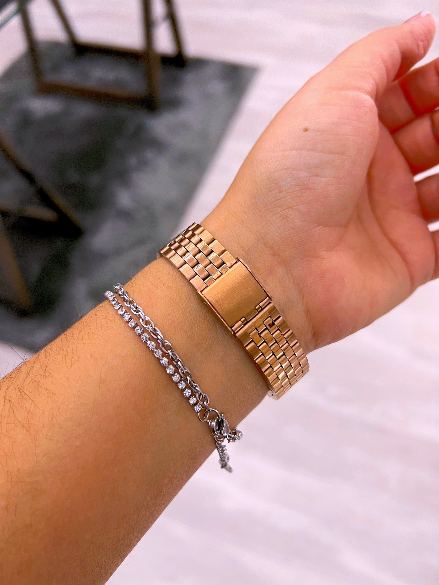 Relógio digital redondo com brilhantes | rose gold