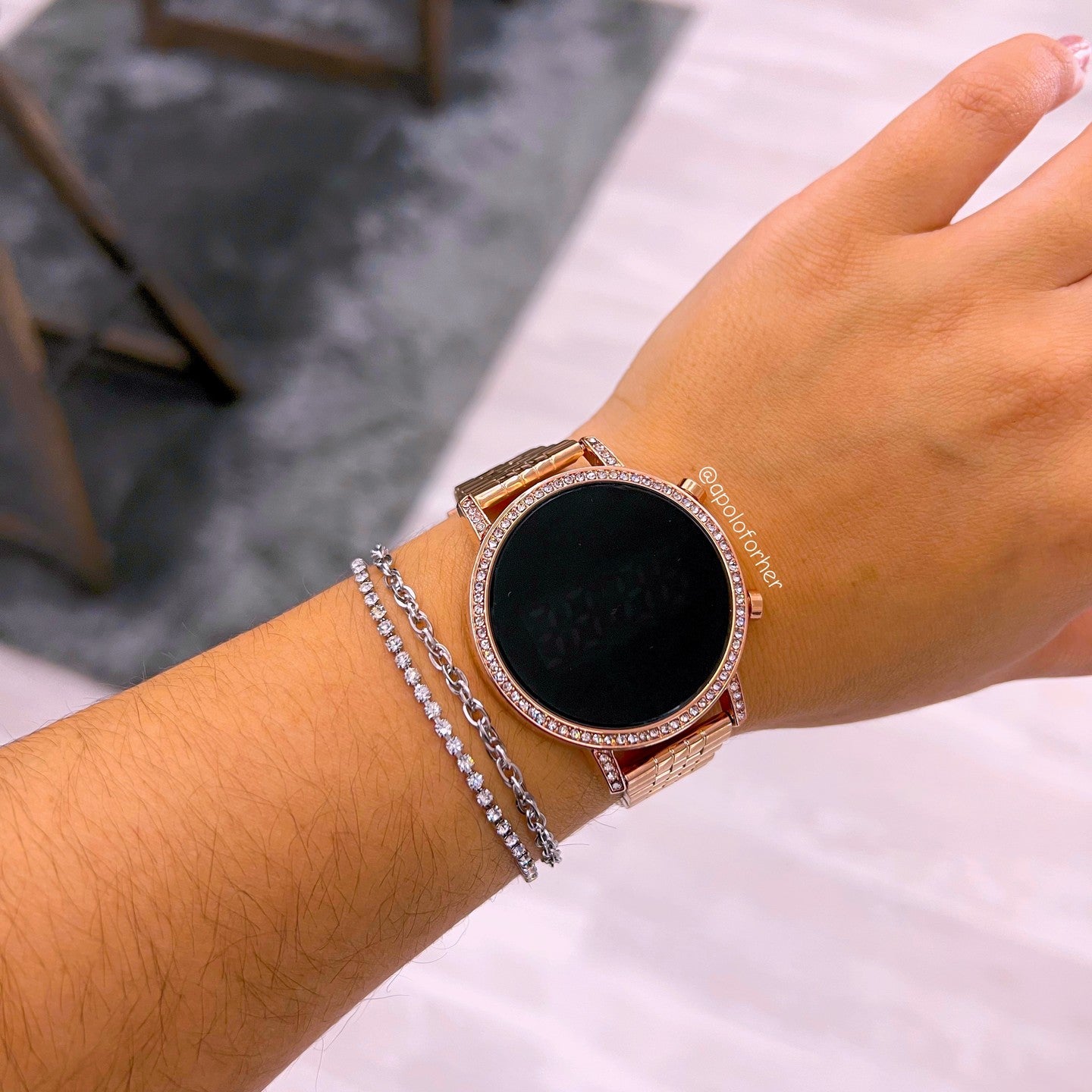 Relógio digital redondo com brilhantes | rose gold
