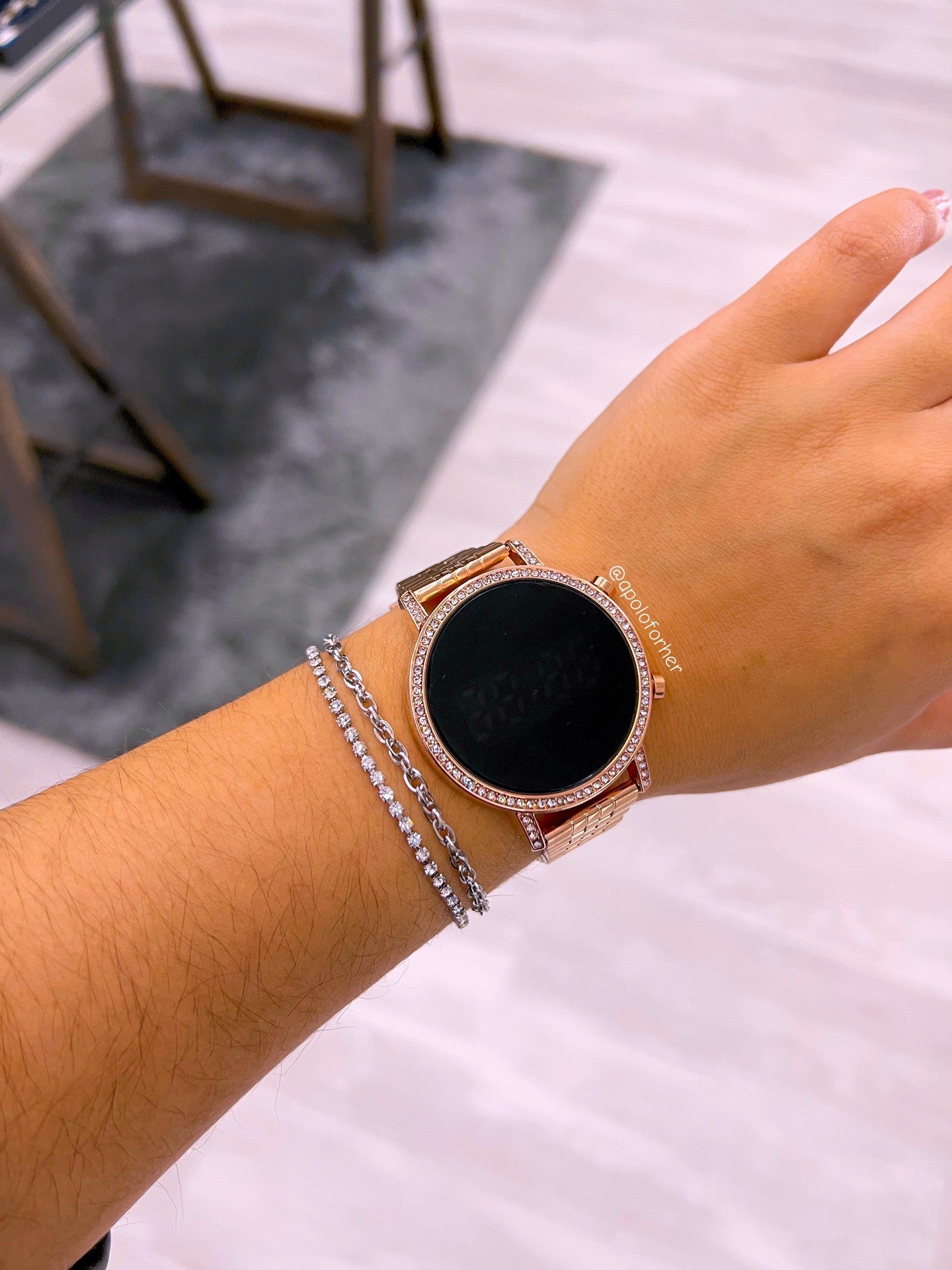 Relógio digital redondo com brilhantes | rose gold