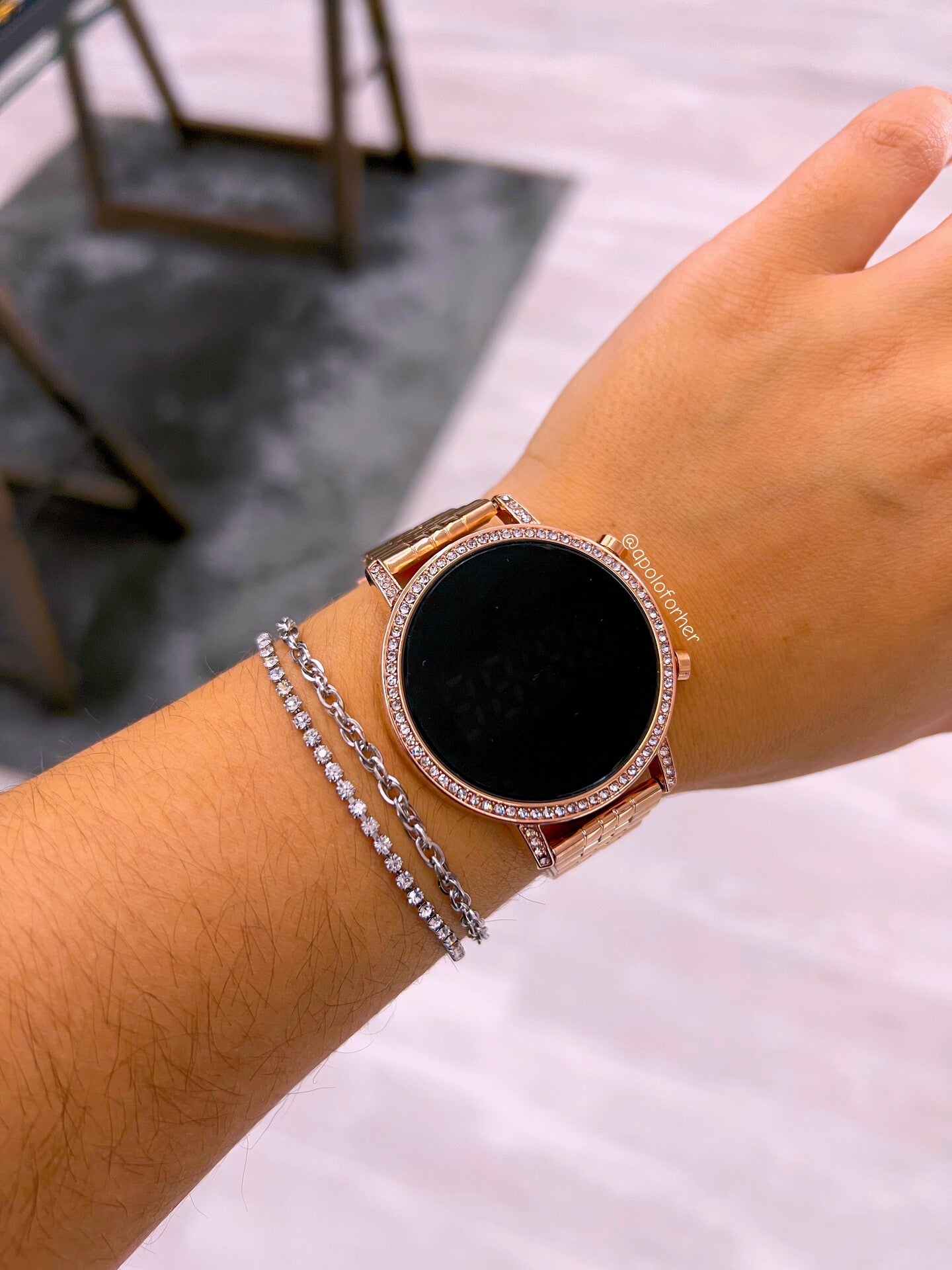 Relógio digital redondo com brilhantes | rose gold