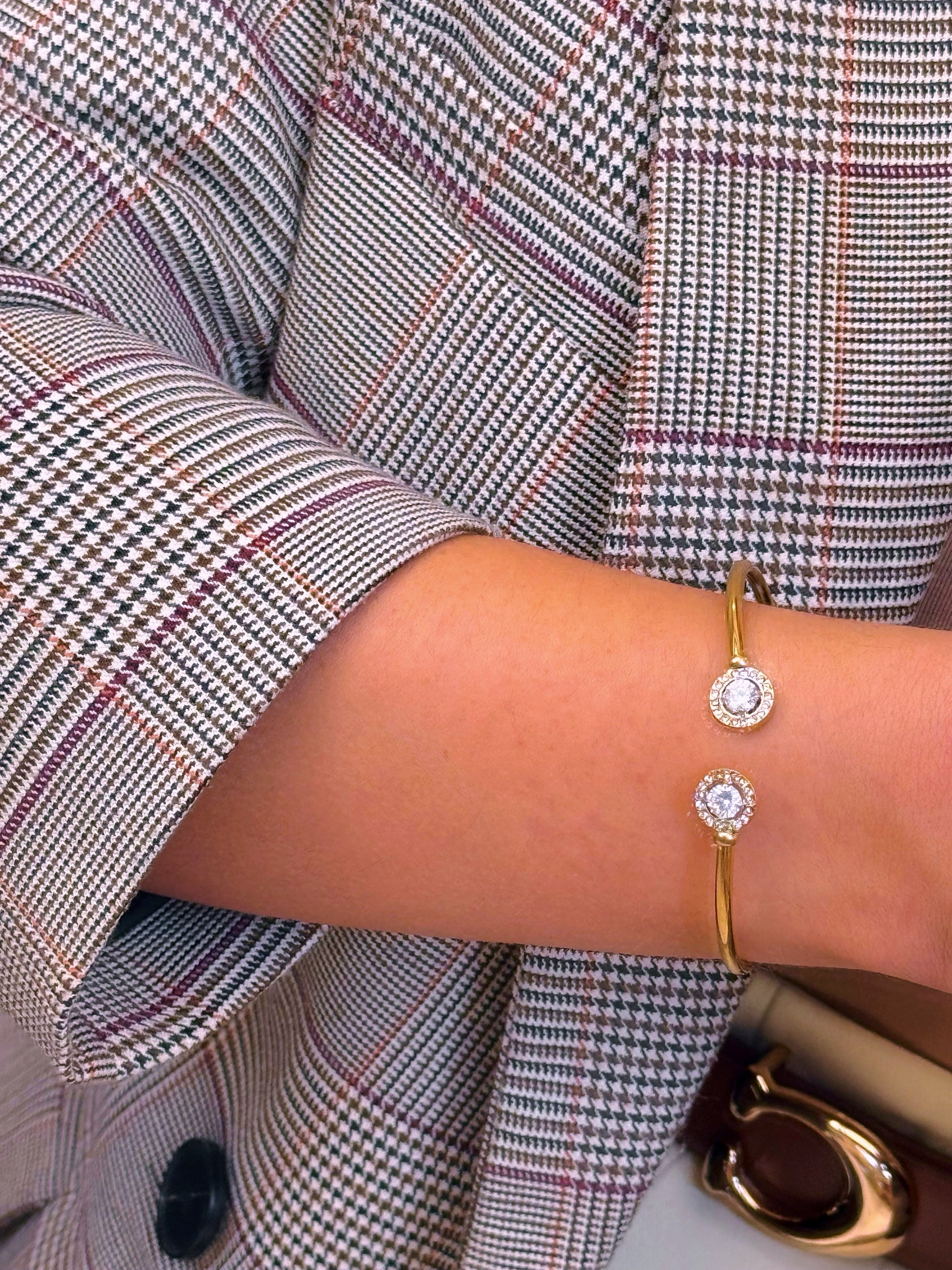 Pulseira Rígida com dois círculos de brilhantes | Dourado