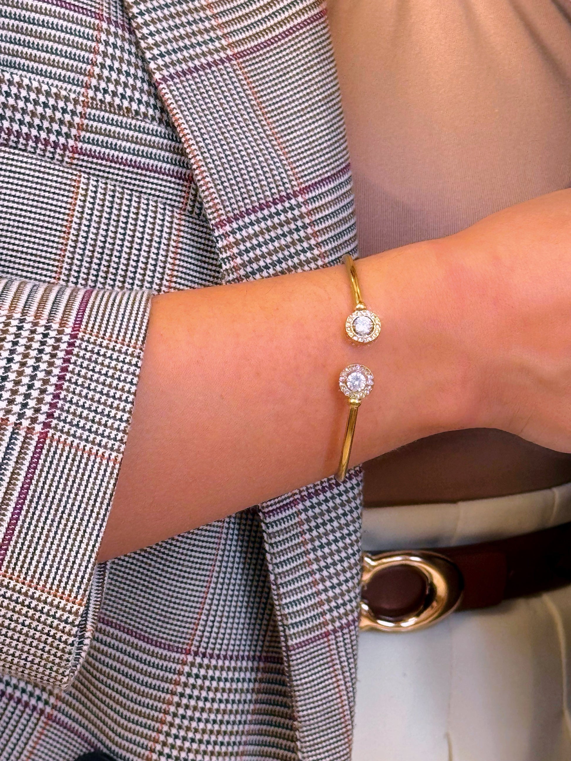 Pulseira Rígida com dois círculos de brilhantes | Dourado