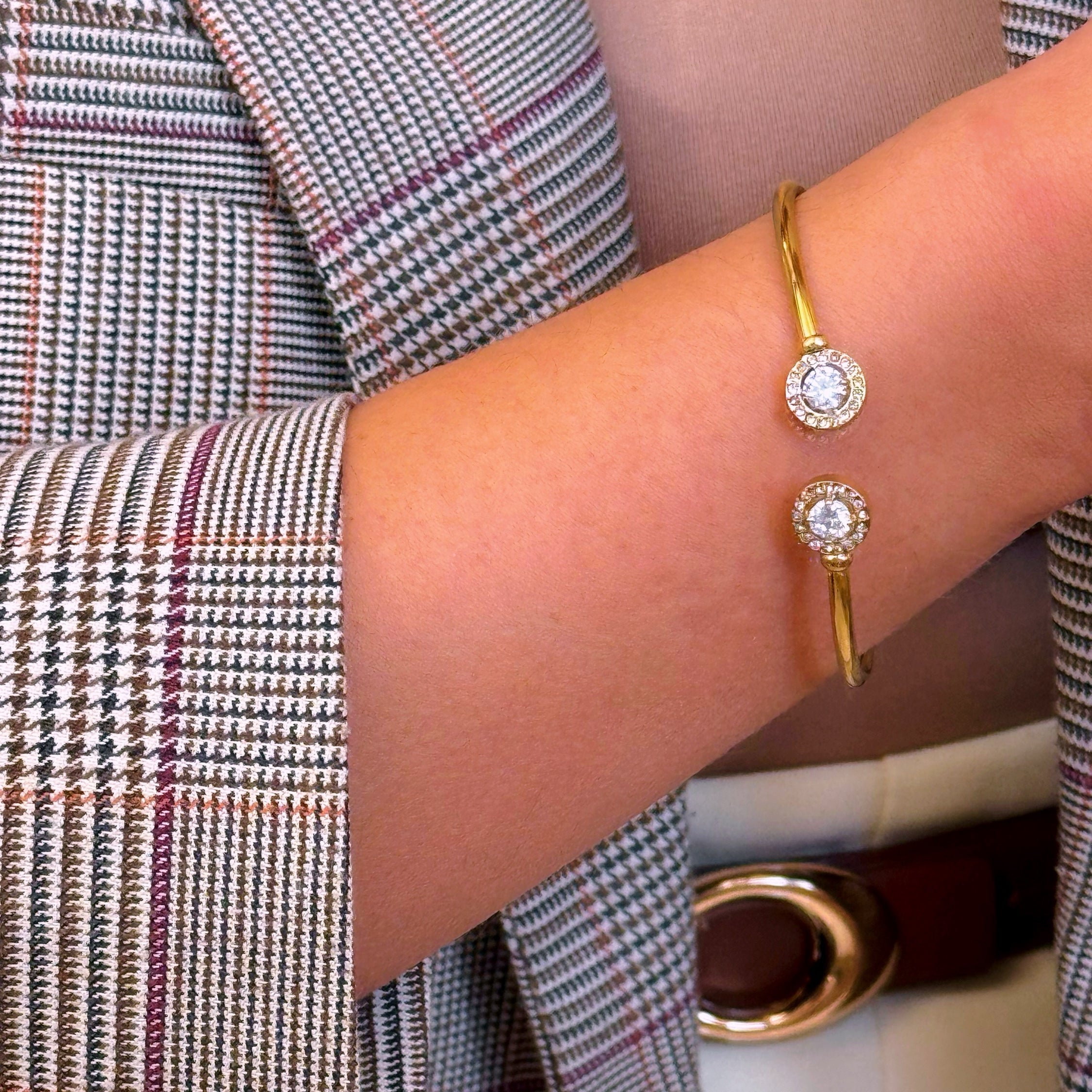 Pulseira Rígida com dois círculos de brilhantes | Dourado