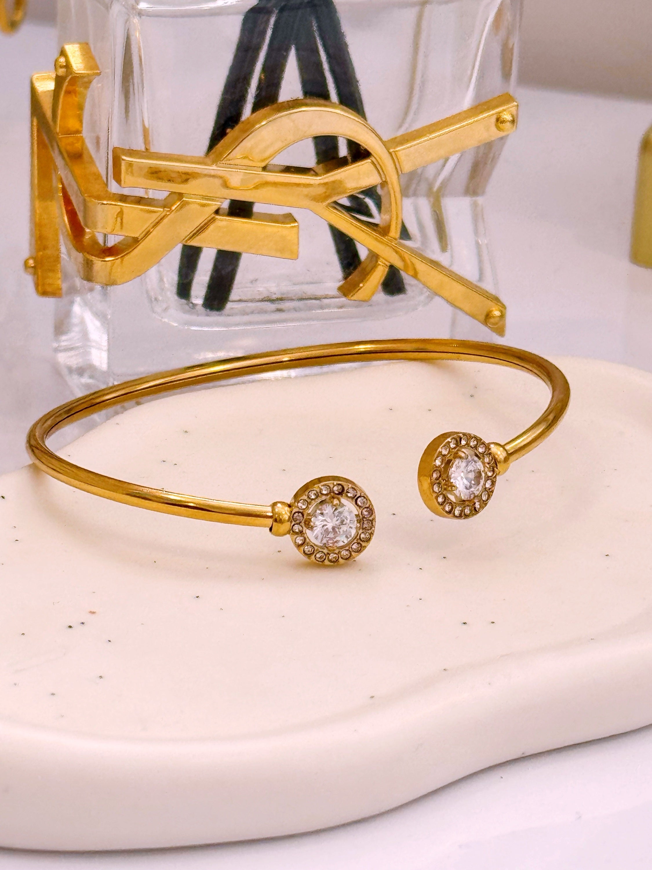 Pulseira Rígida com dois círculos de brilhantes | Dourado