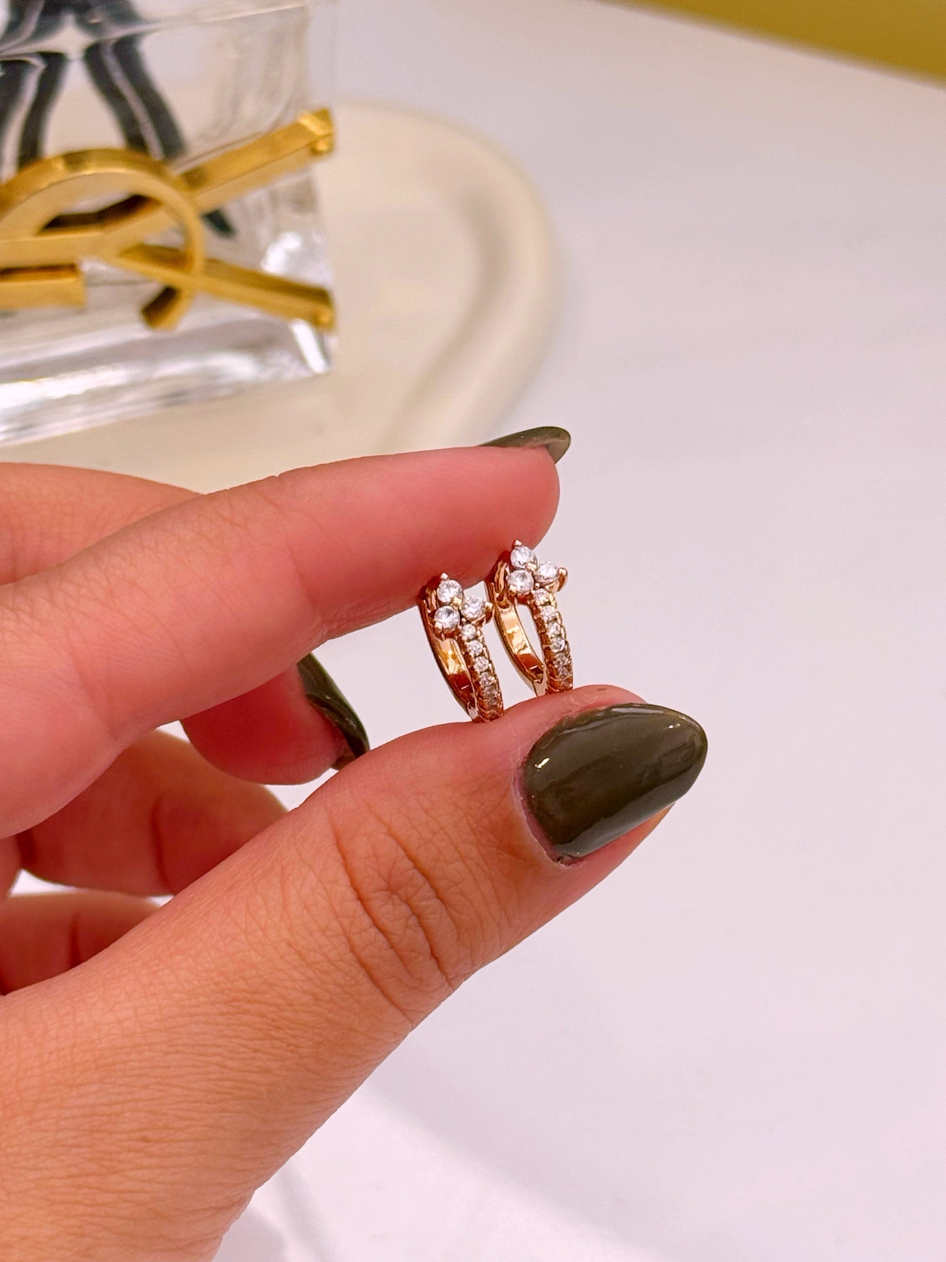 Argolinhas mini flor com brilhantes | Rose Gold