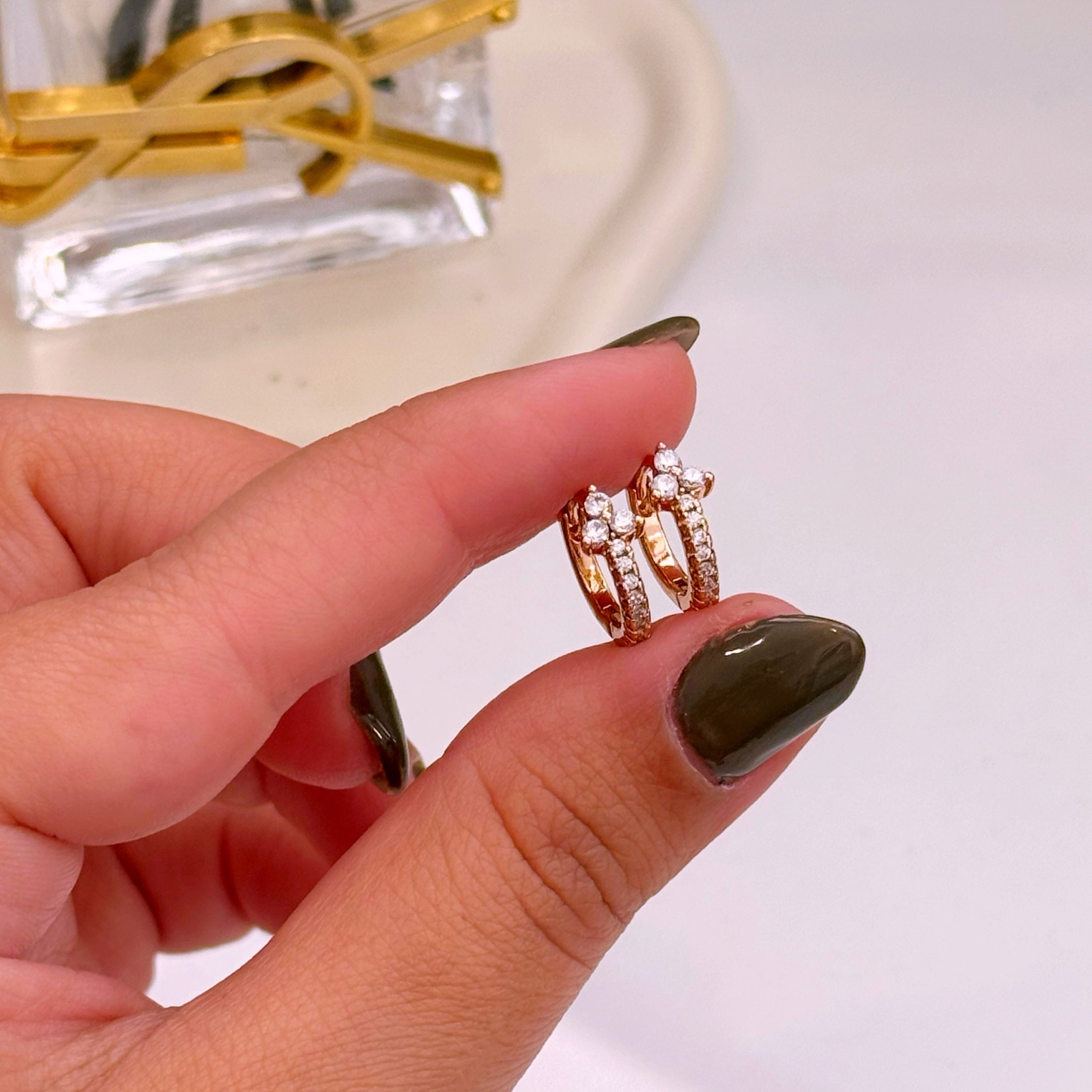 Argolinhas mini flor com brilhantes | Rose Gold