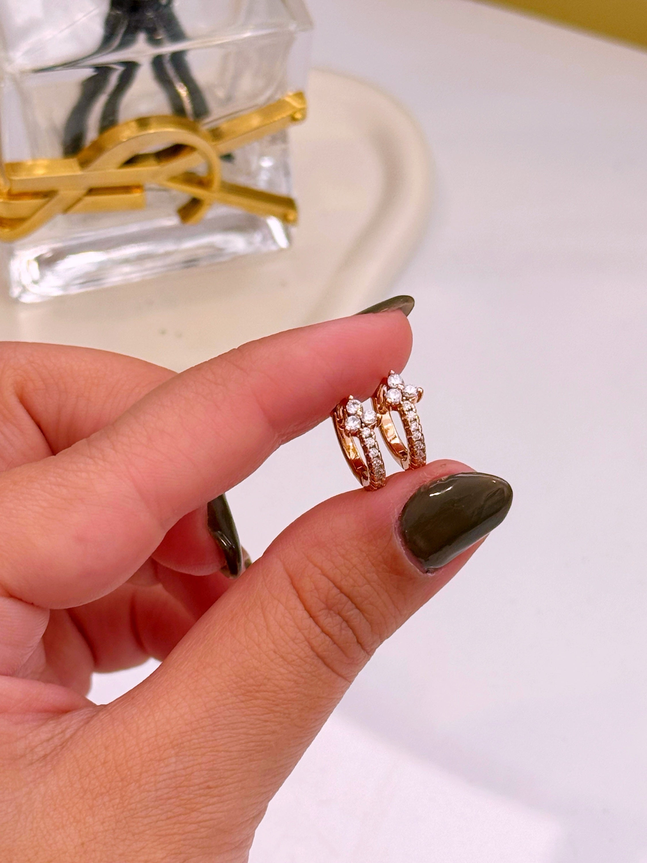 Argolinhas mini flor com brilhantes | Rose Gold