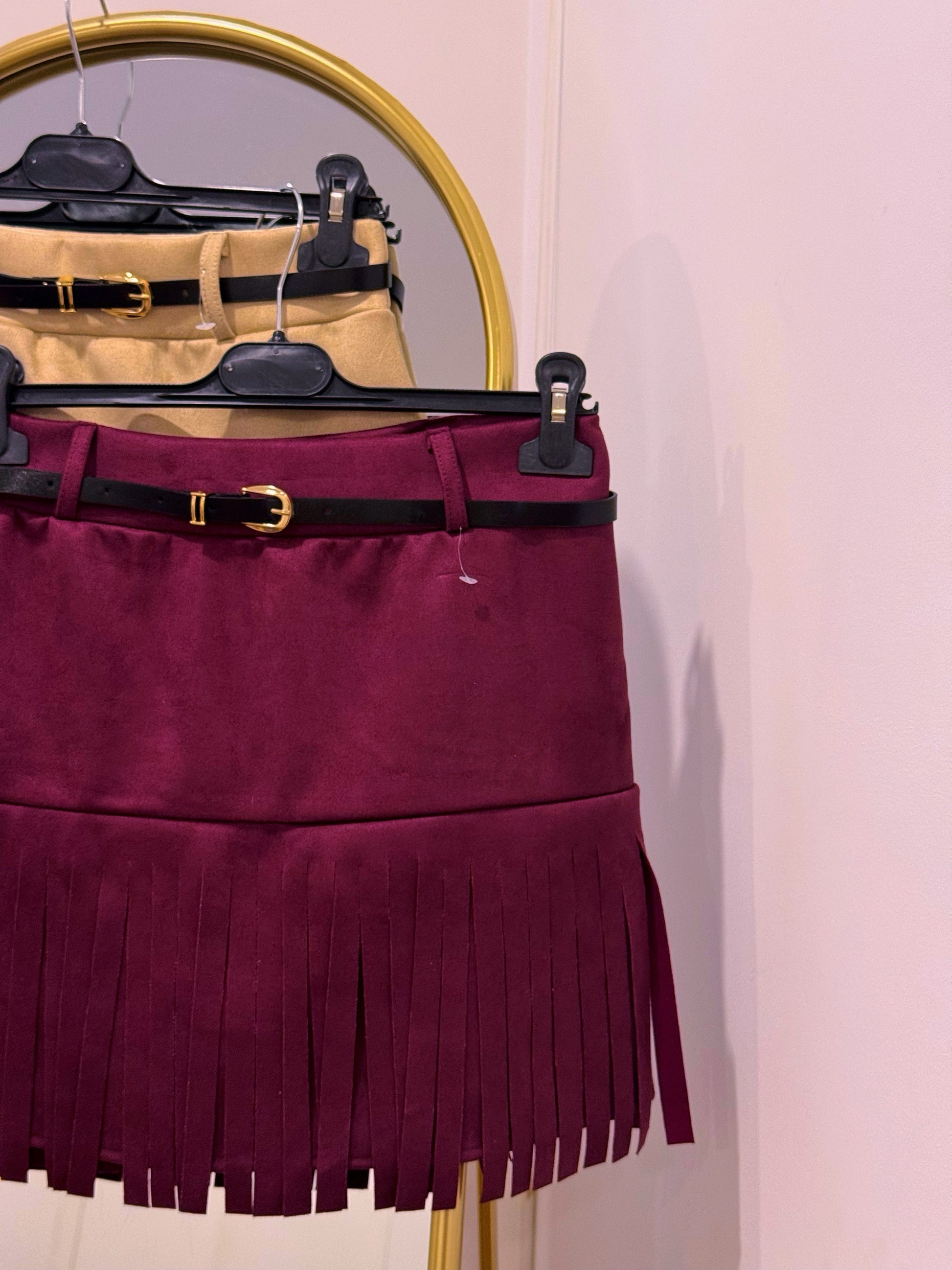 Saia-Calção em pele de pêssego com tirinhas | Bordô