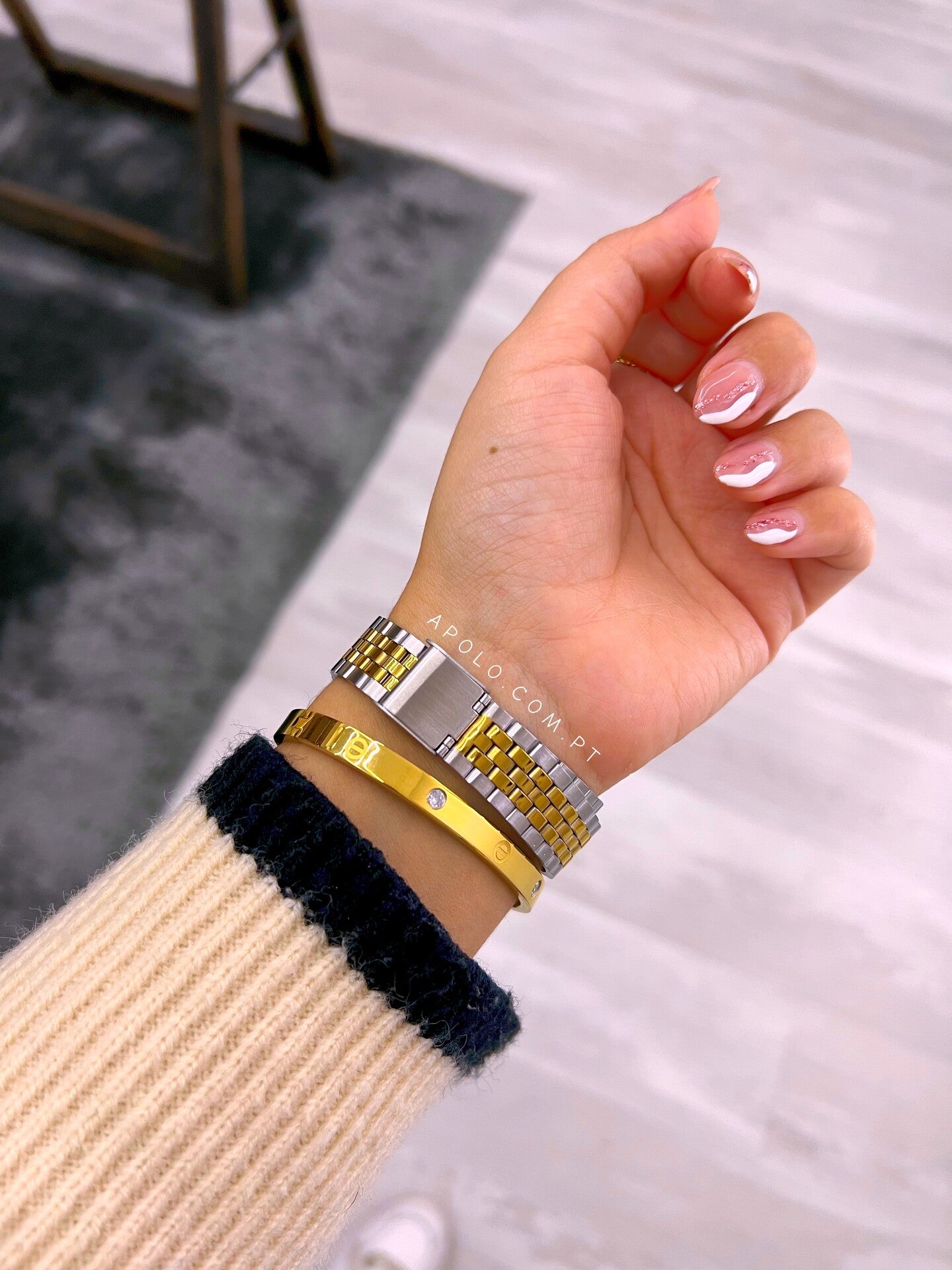 Relógio digital redondo com brilhantes | prateado e dourado