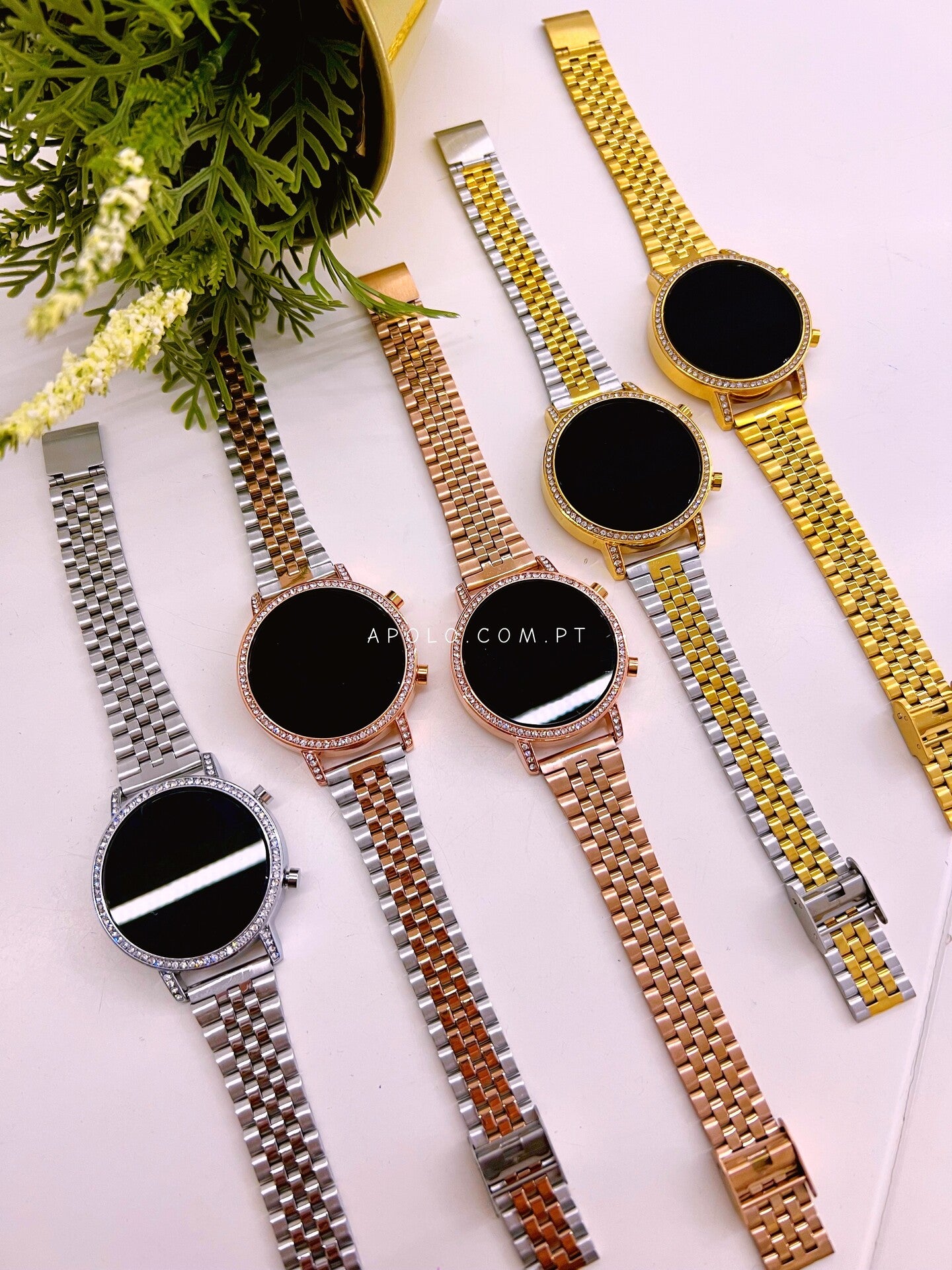 Relógio digital redondo com brilhantes | dourado