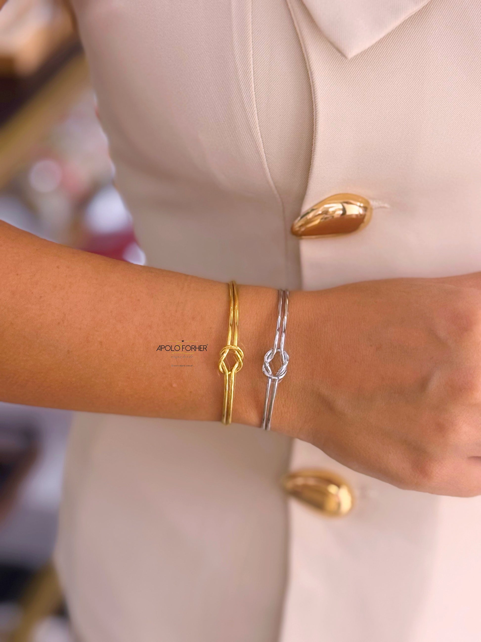 Pulseira rígida efeito duplo com nó | 2 cores