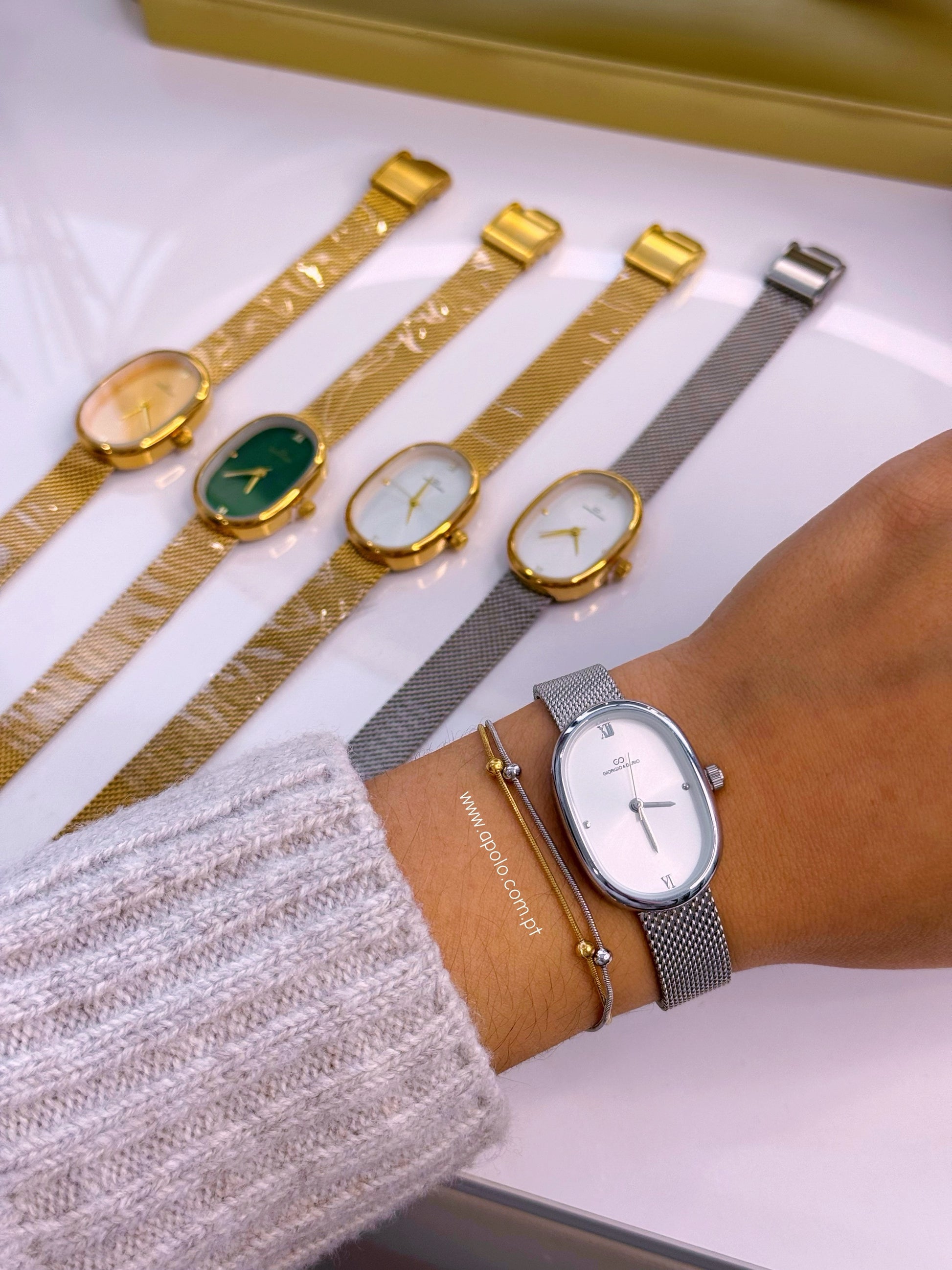 Relógio analógico com mostrador oval | 5 Cores