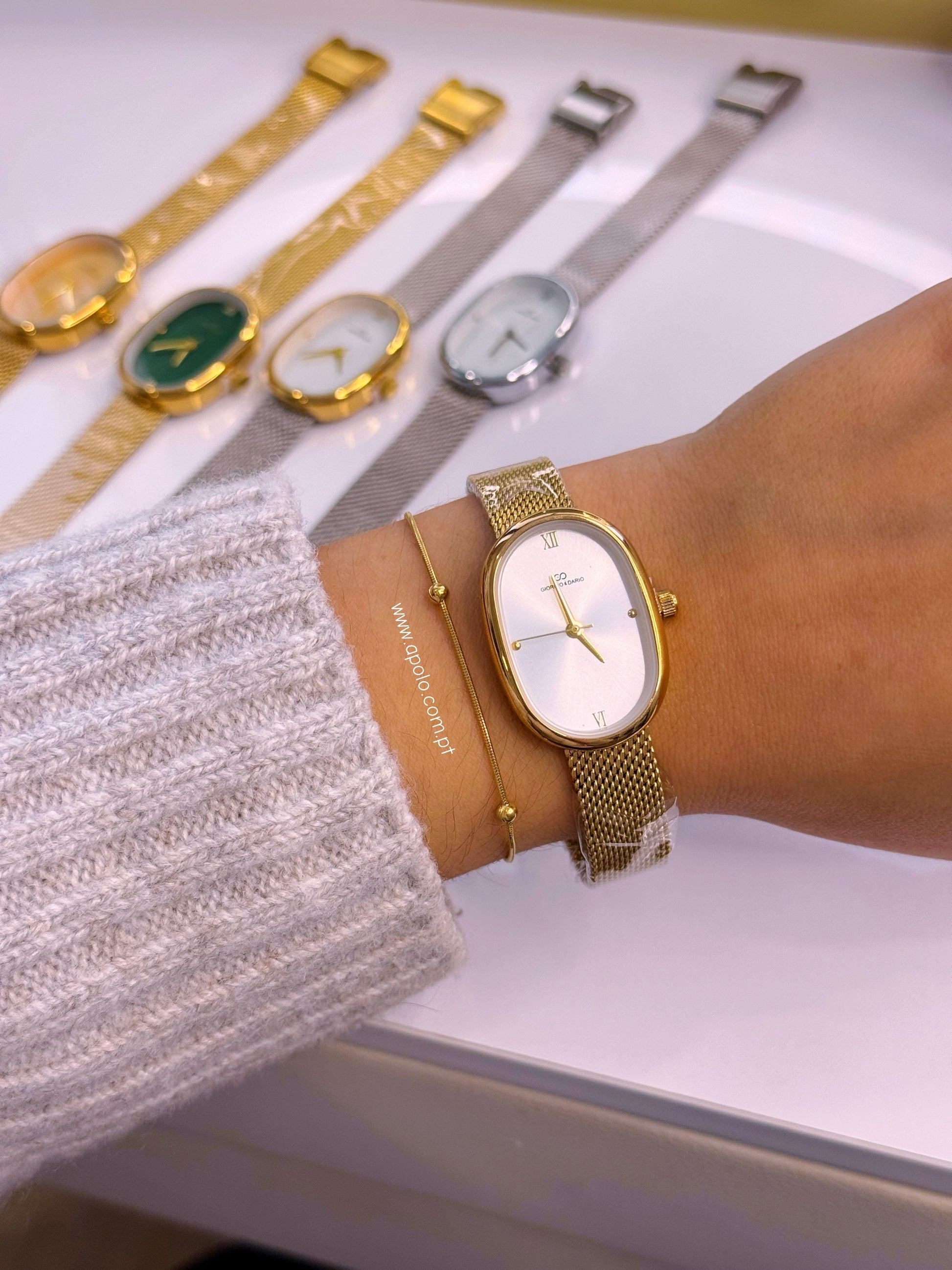 Relógio analógico com mostrador oval | 5 Cores