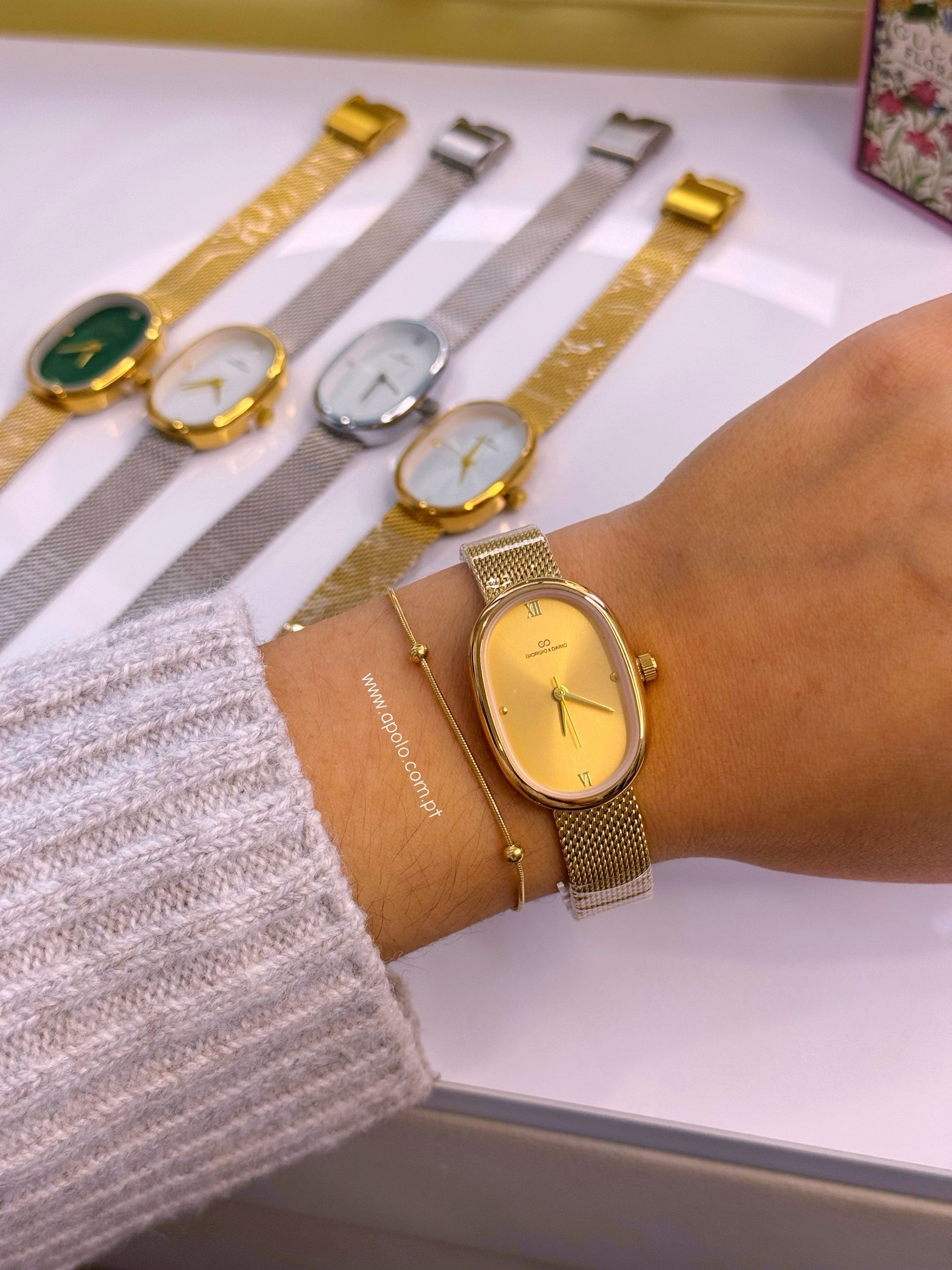 Relógio analógico com mostrador oval | 5 Cores