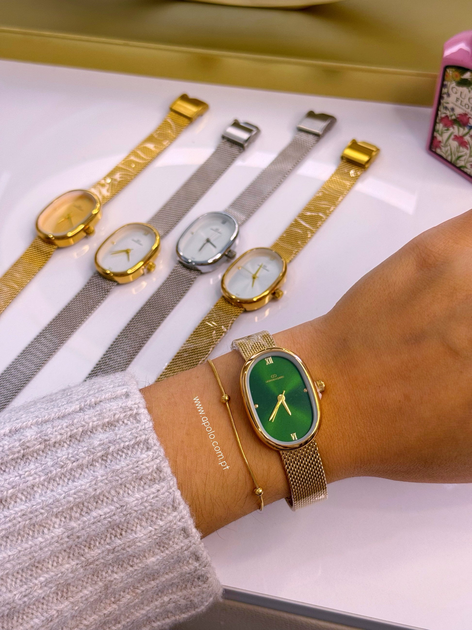 Relógio analógico com mostrador oval | 5 Cores