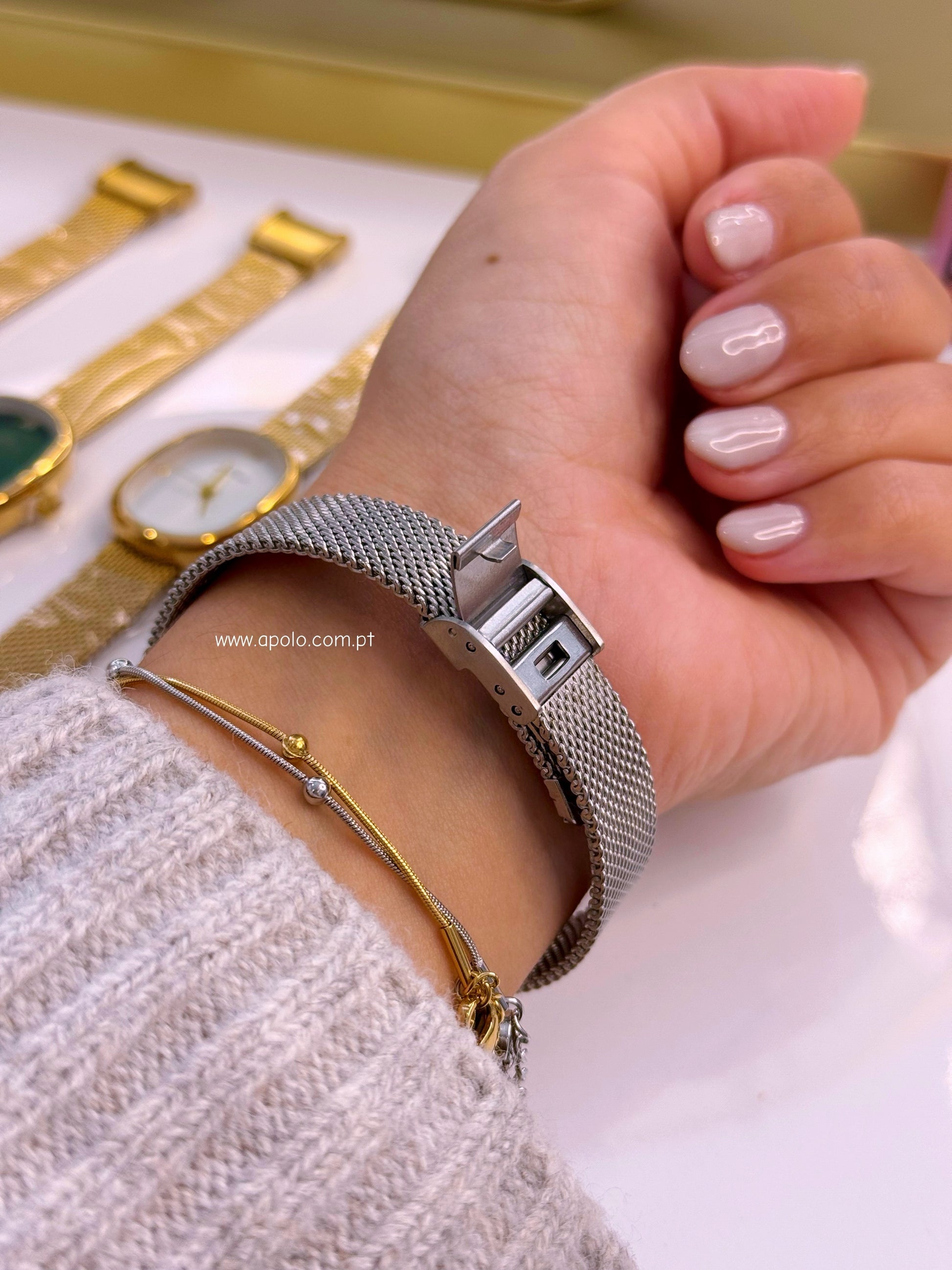 Relógio analógico com mostrador oval | 5 Cores