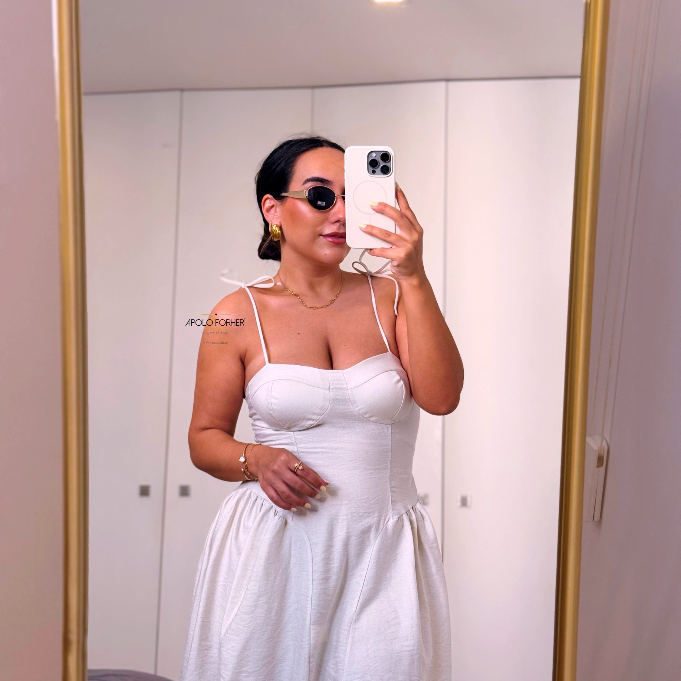 Vestido curto com pregas de lado | Bege