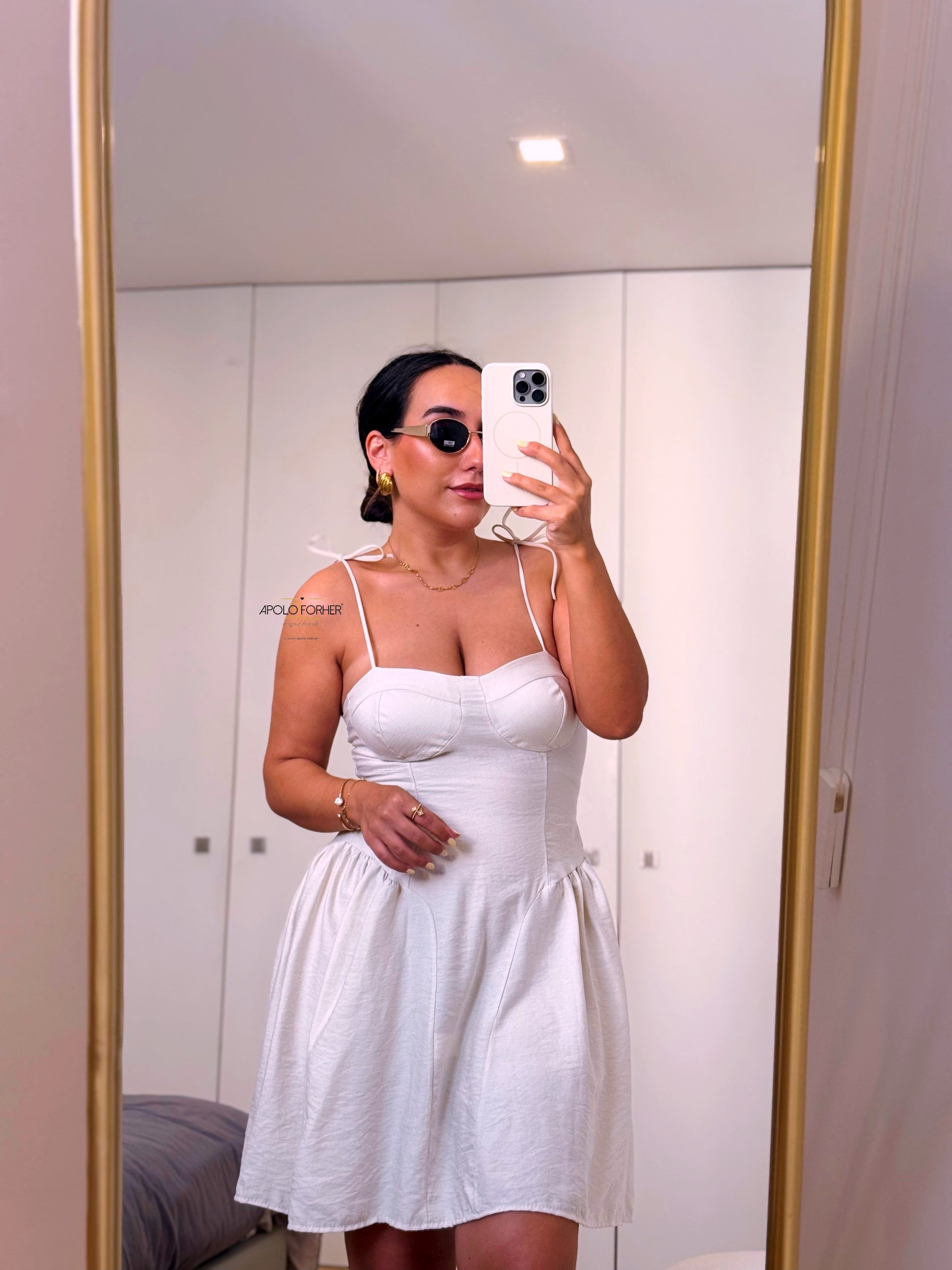 Vestido curto com pregas de lado | Bege