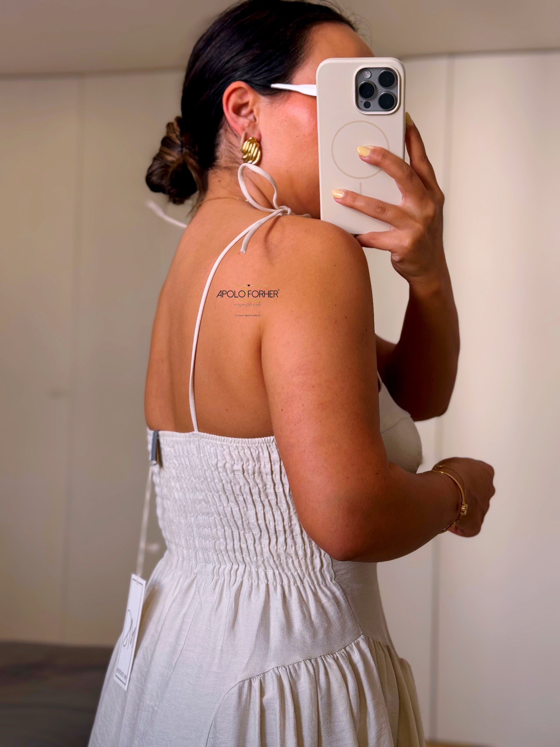 Vestido curto com pregas de lado | Bege