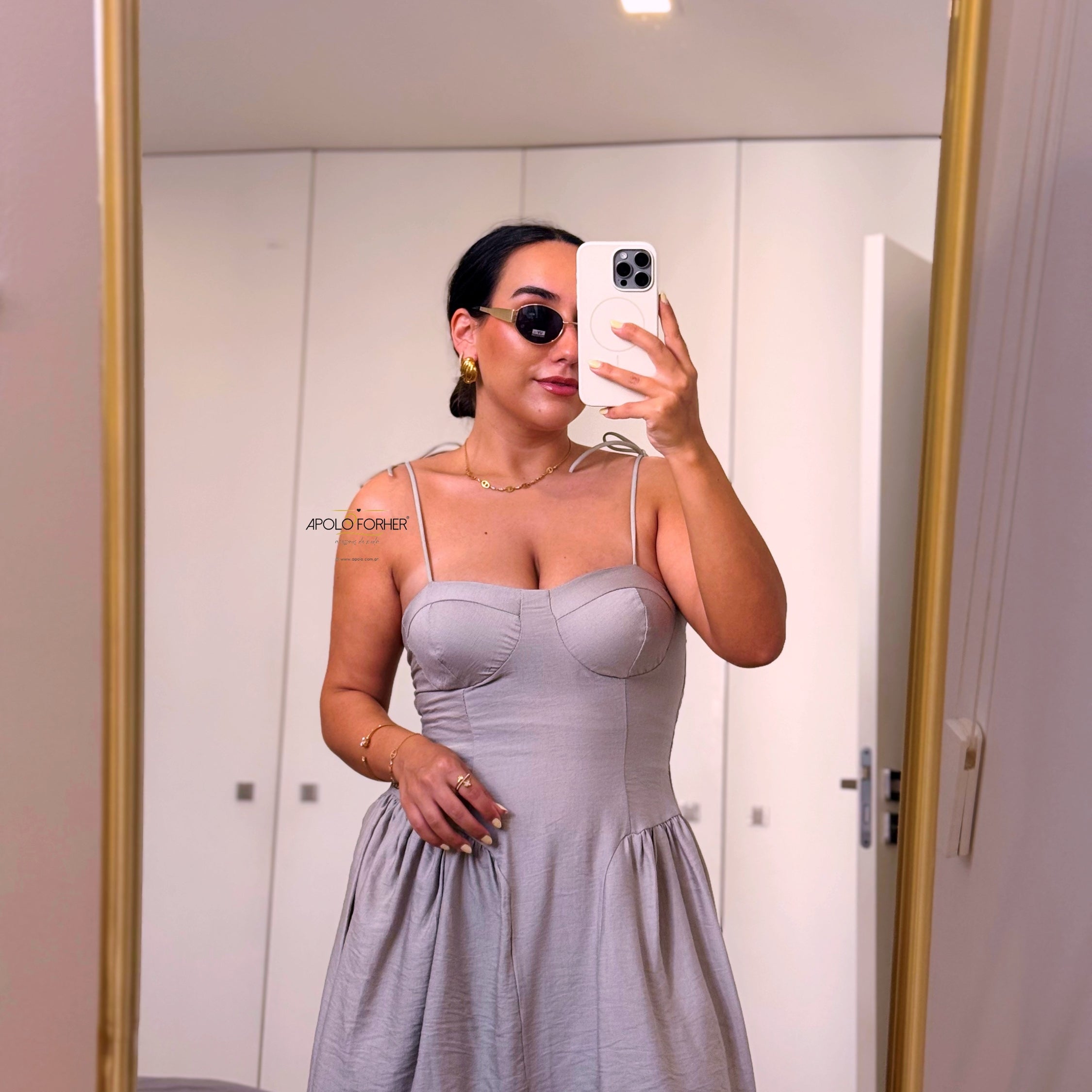 Vestido curto com pregas de lado | Cinza