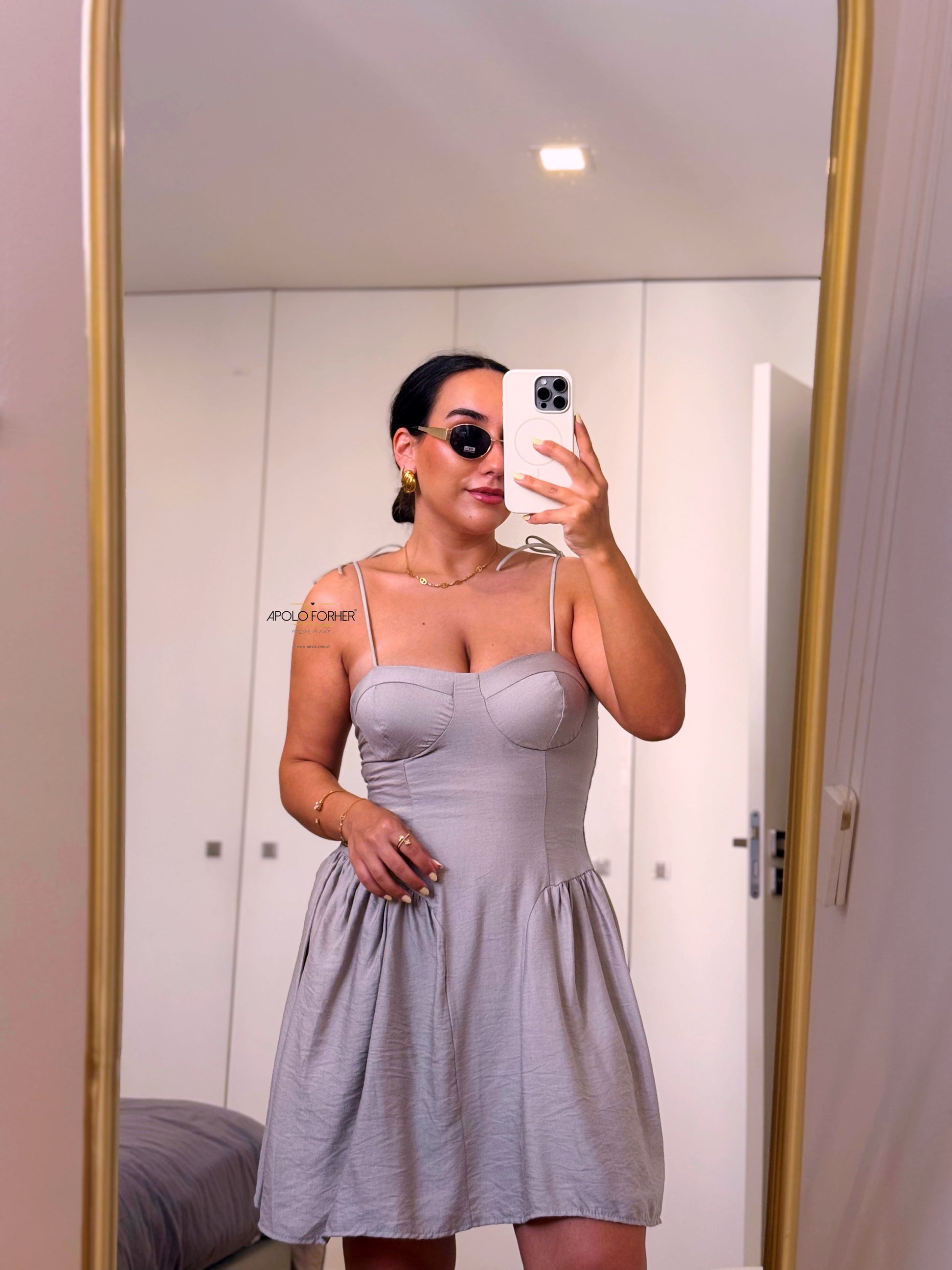 Vestido curto com pregas de lado | Cinza