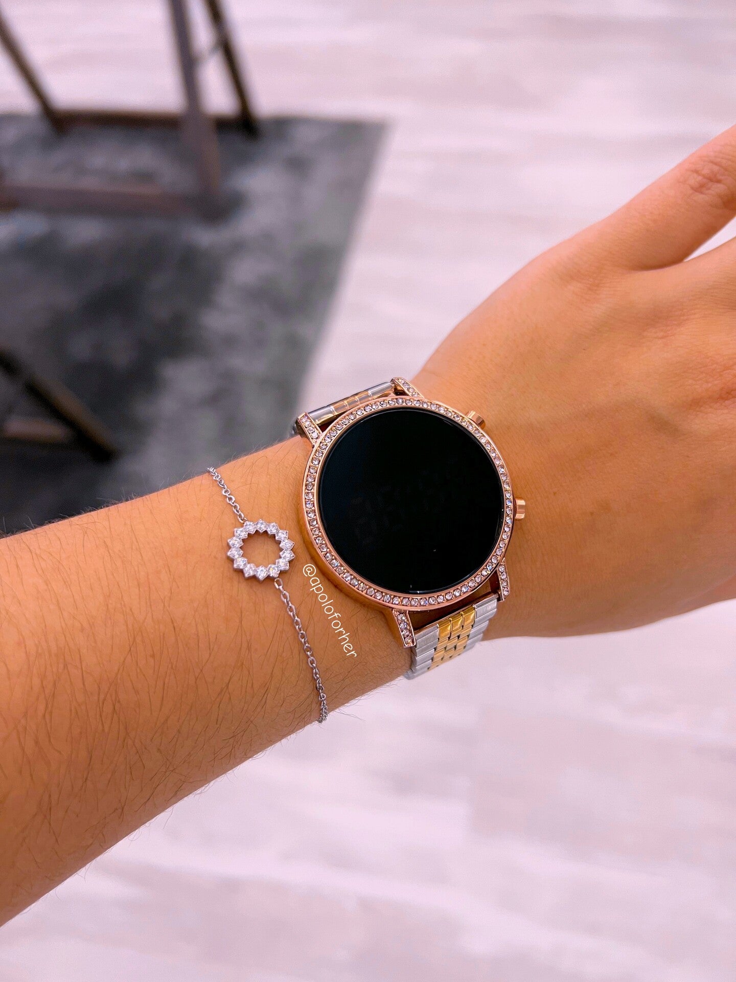 Relógio digital redondo com brilhantes | prateado e rose gold