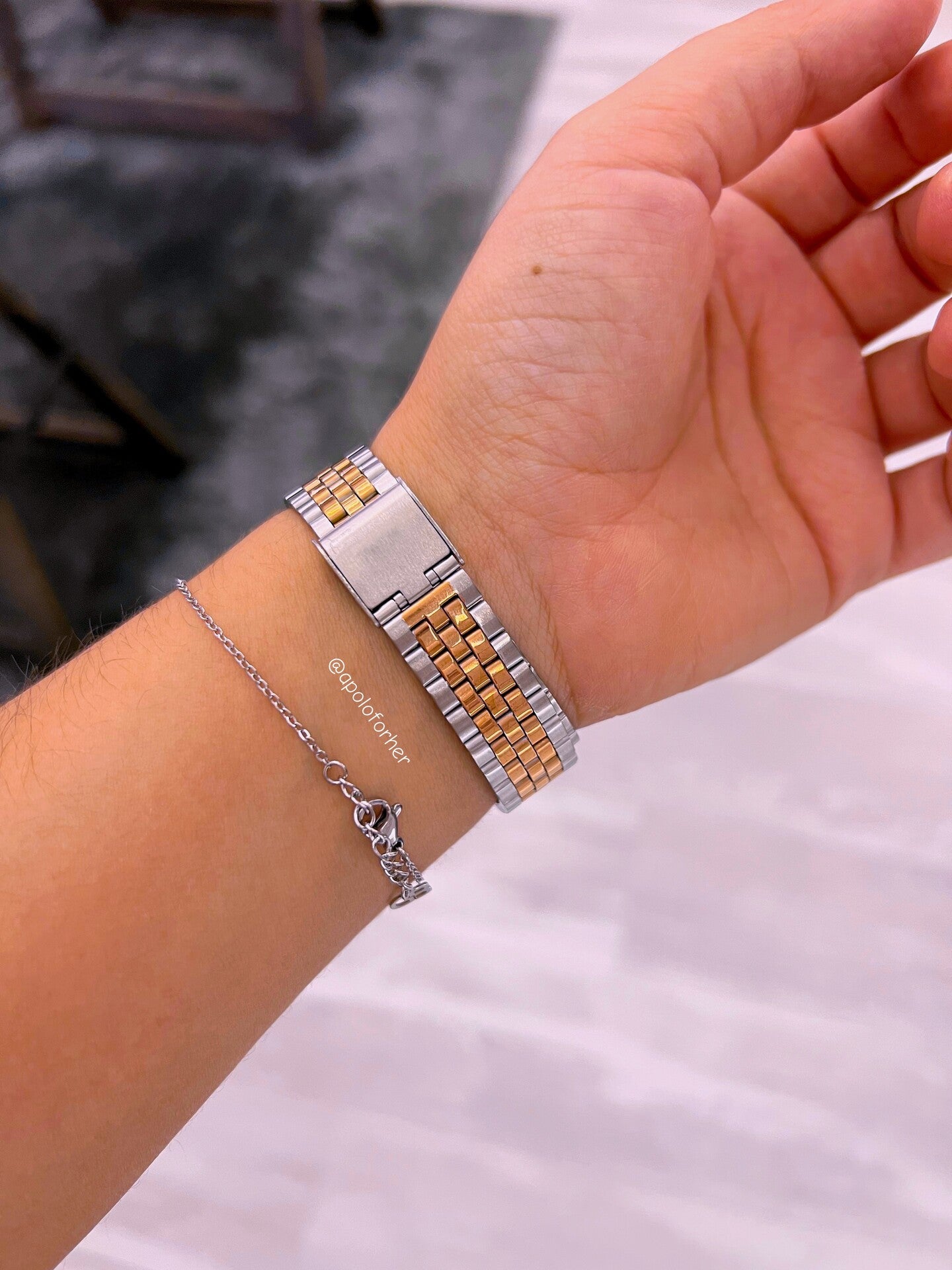 Relógio digital redondo com brilhantes | prateado e rose gold