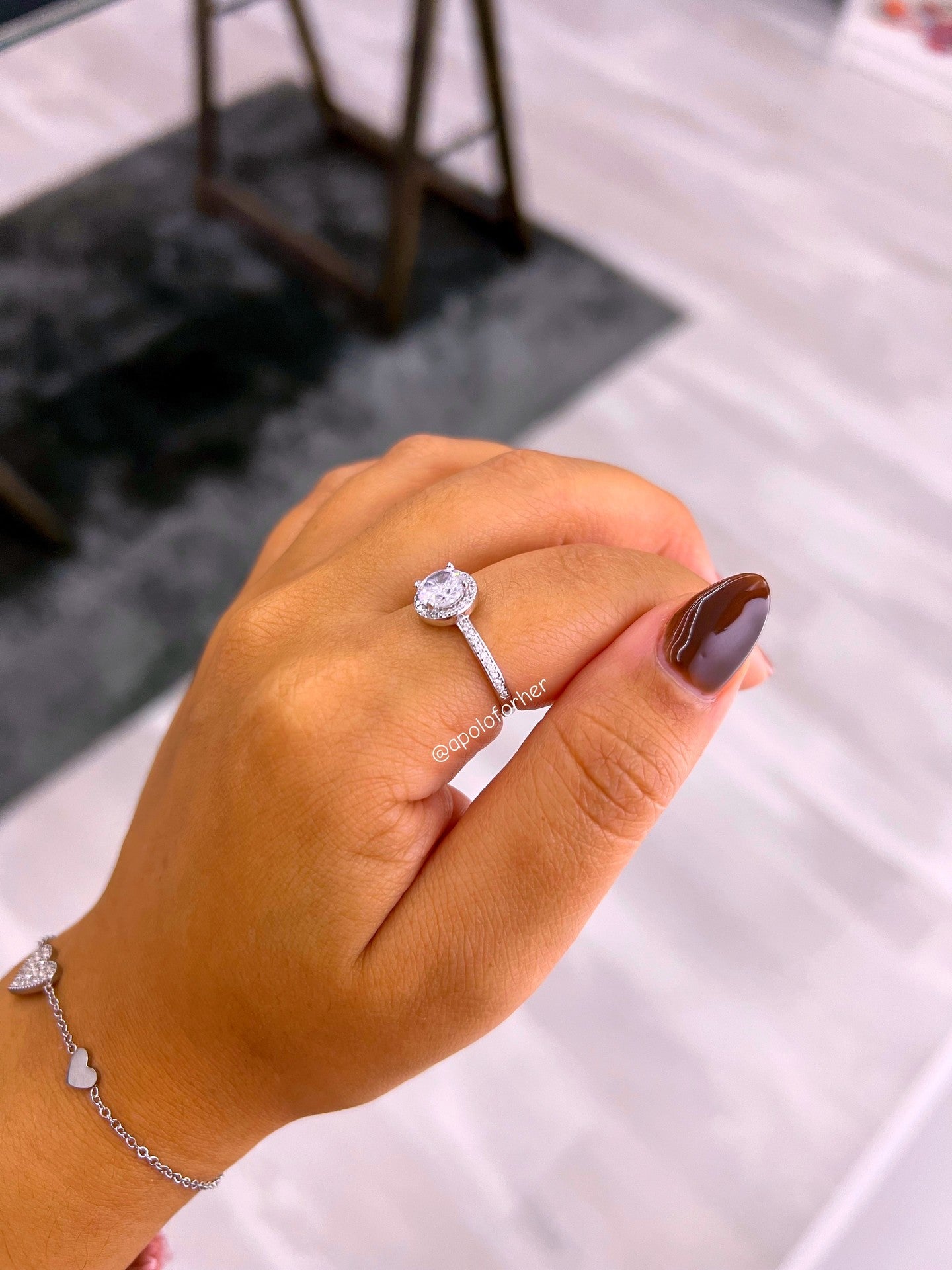 Anel delicado • solitário redondo com brilhantes | Linha Premium