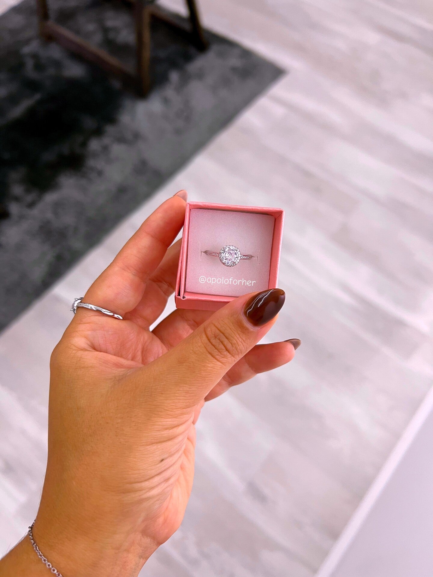 Anel delicado • solitário redondo com brilhantes | Linha Premium