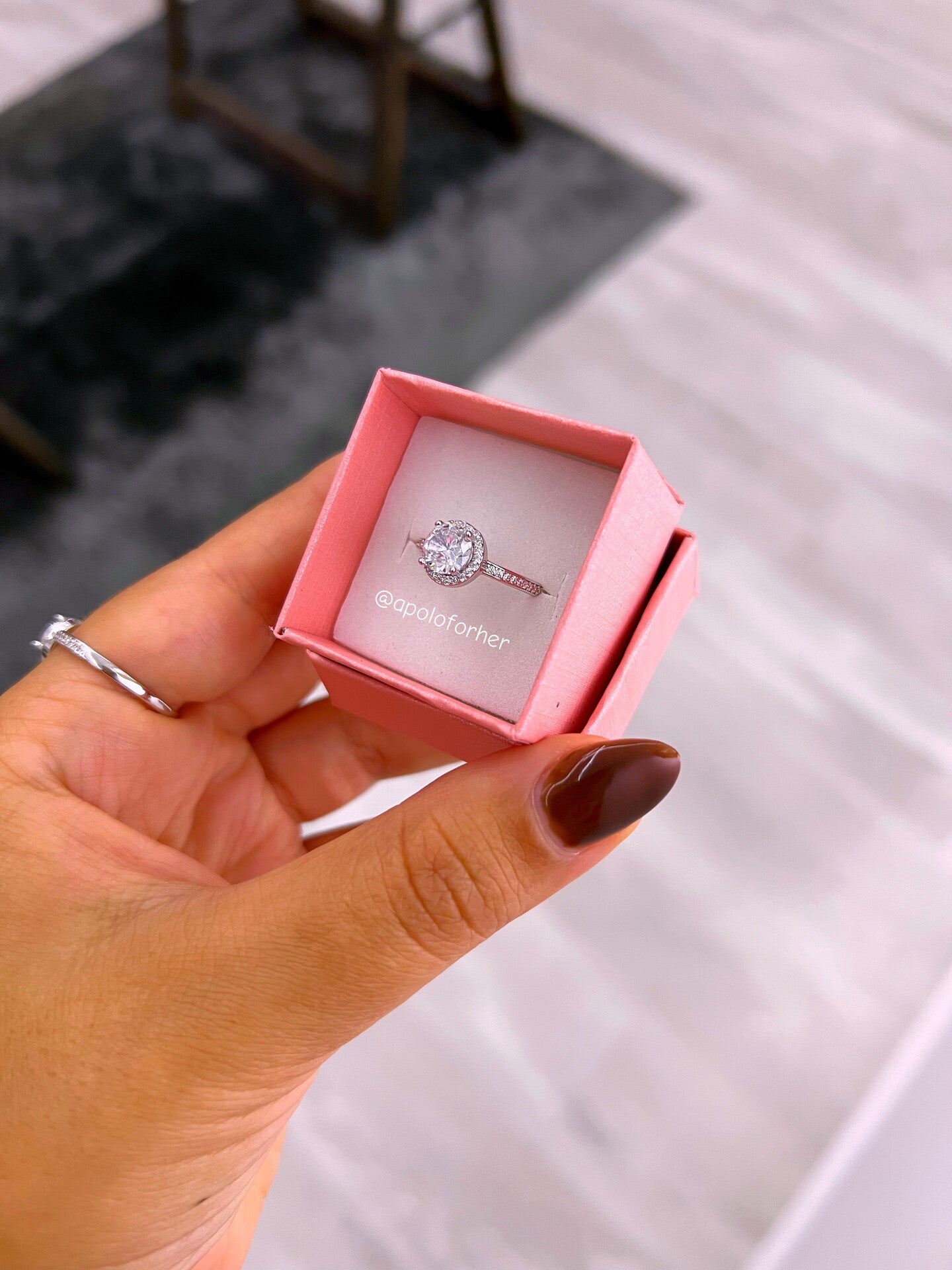 Anel delicado • solitário redondo com brilhantes | Linha Premium