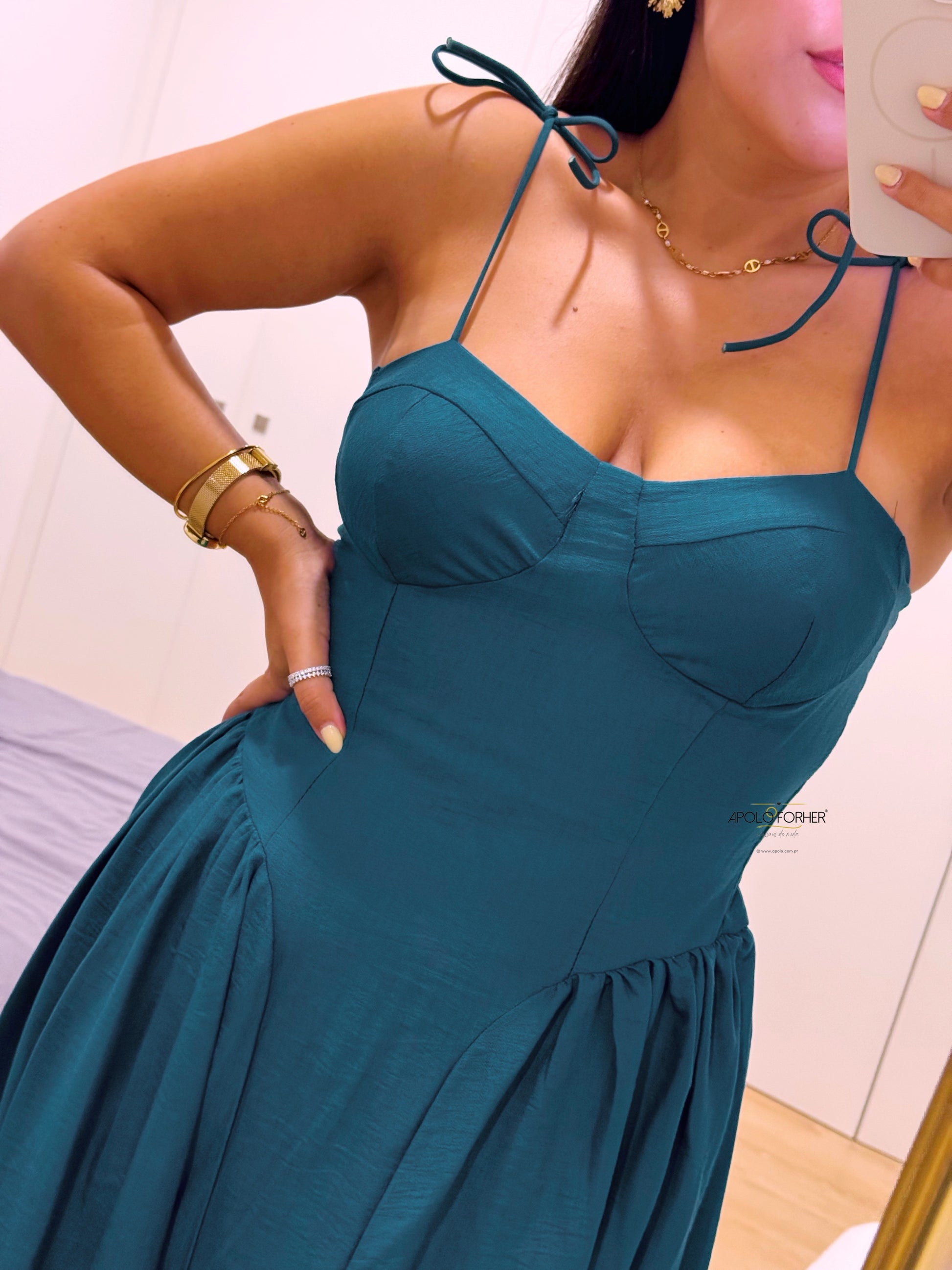 Vestido com preguinhas nas laterais | Azul Petróleo