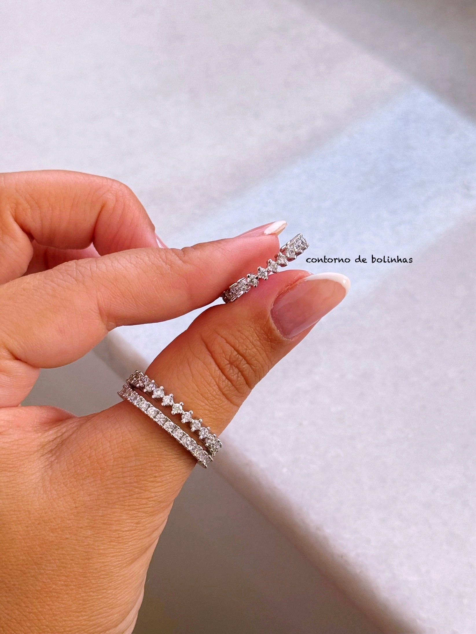 Anel delicado • aliança contorno de bolinhas com zircónias | Linha Premium