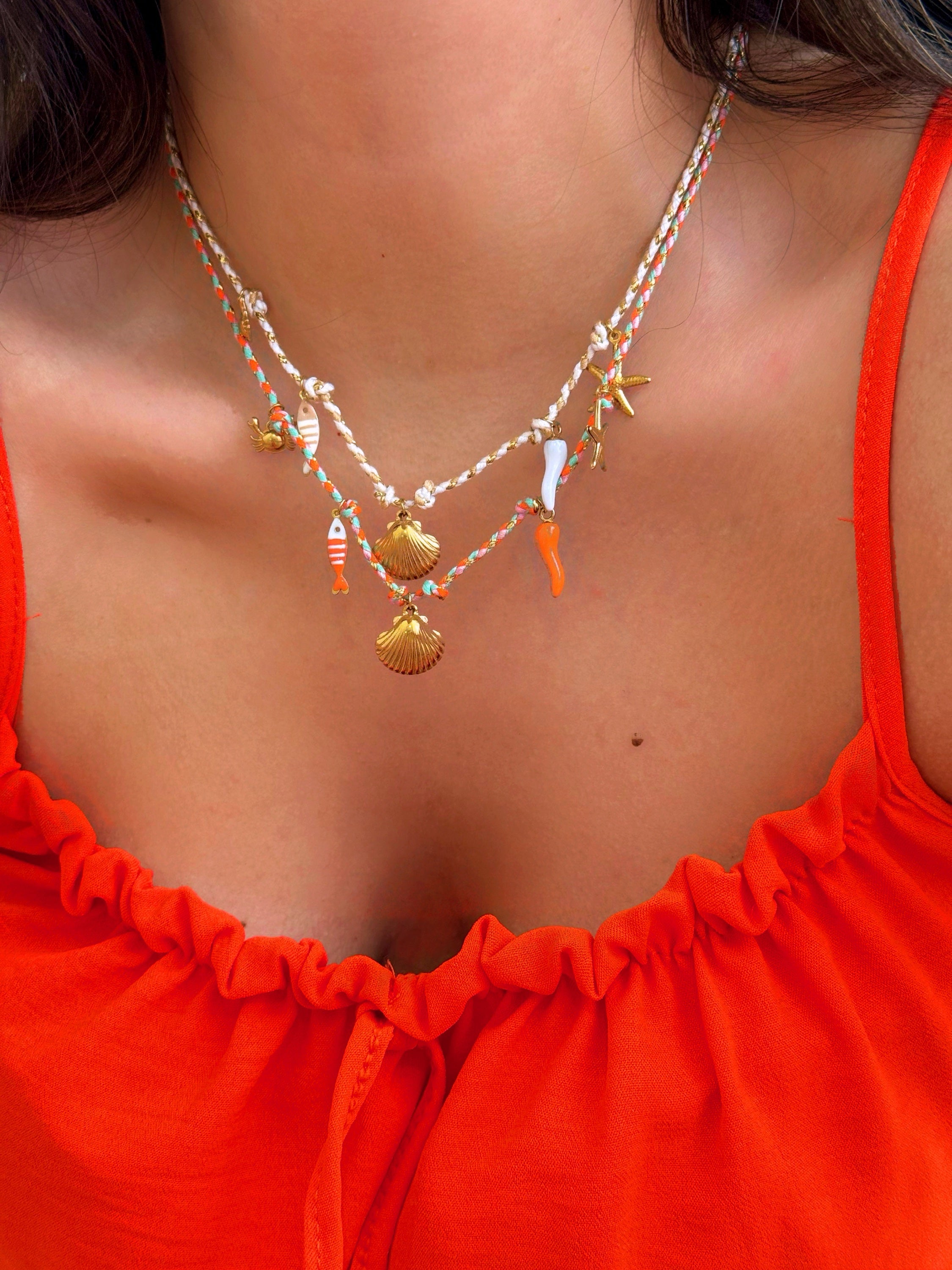 Colar em cordão entrelaçado com pendentes “Mar”  | Dourado