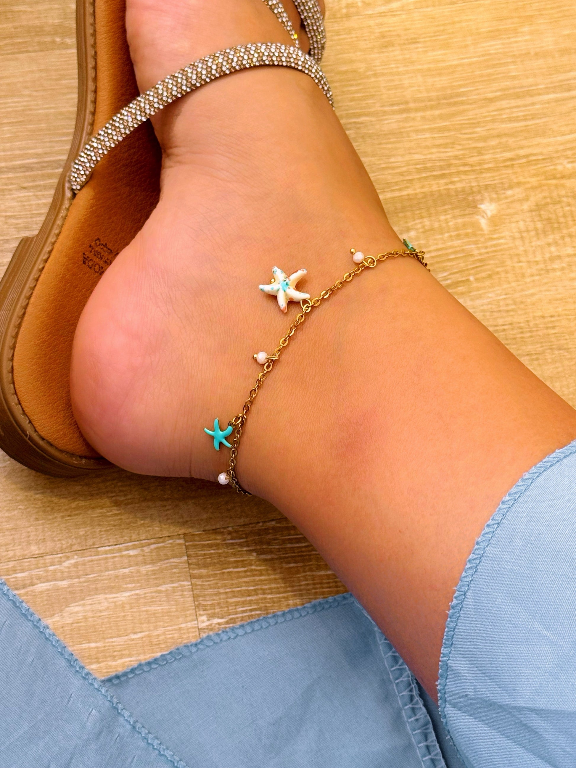 Pulseira de pé com estrelinhas do mar e bolinhas | Tons coloridos e azul
