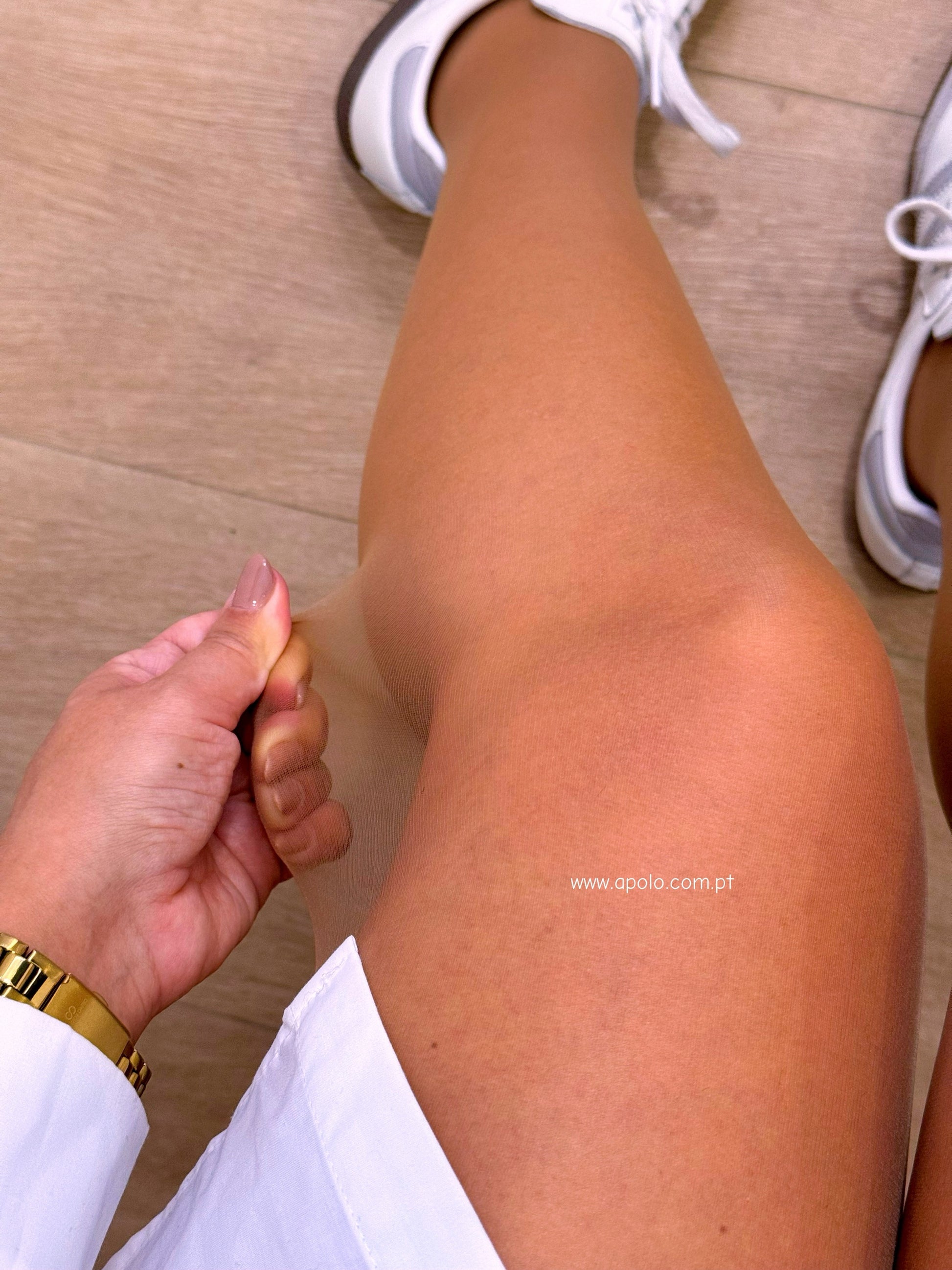 Meia-calça resistente efeito redutor abdômen | Bege escurinho • efeito pele morena