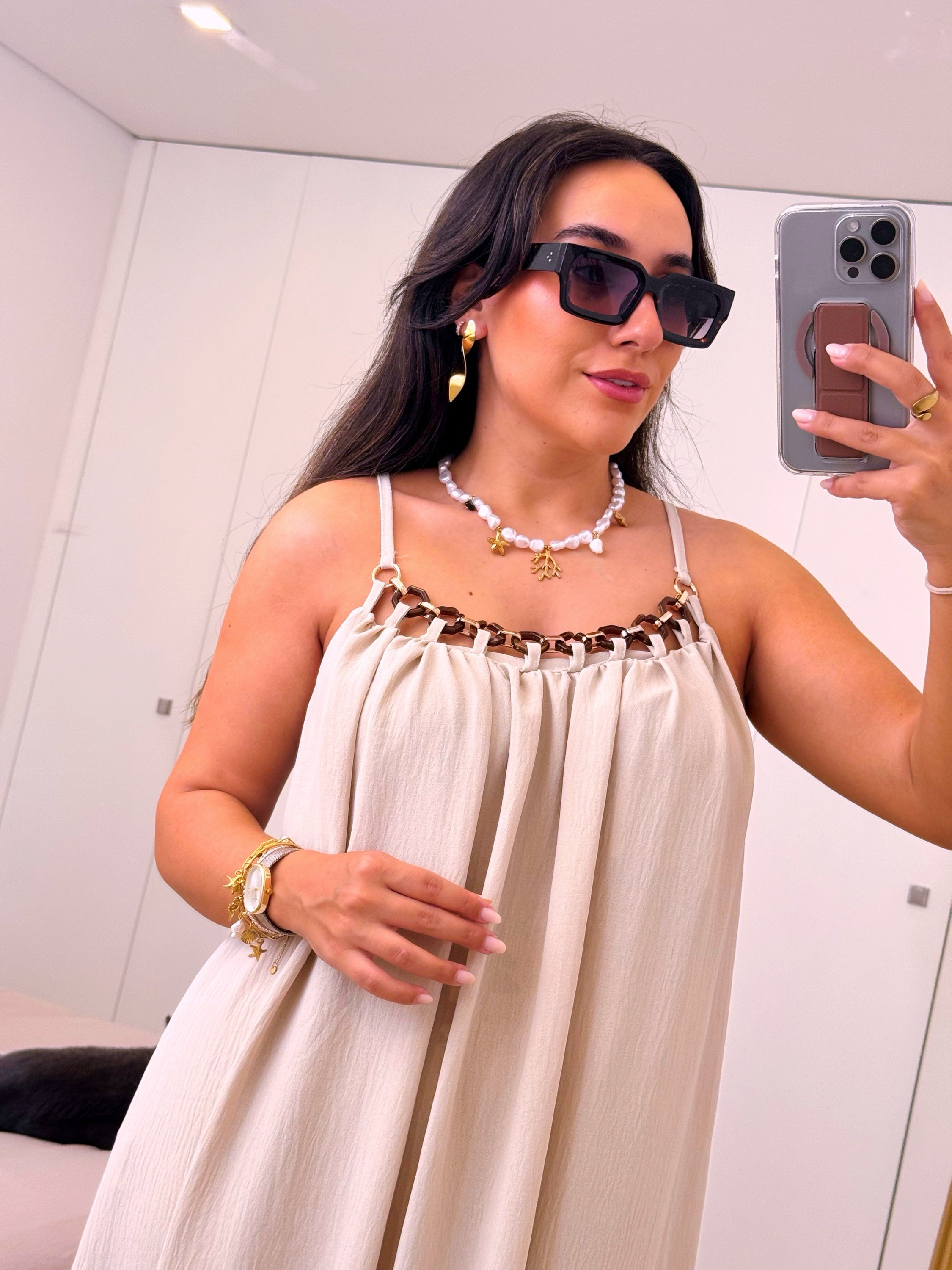 Vestido longo com corrente dourada e castanha | Bege