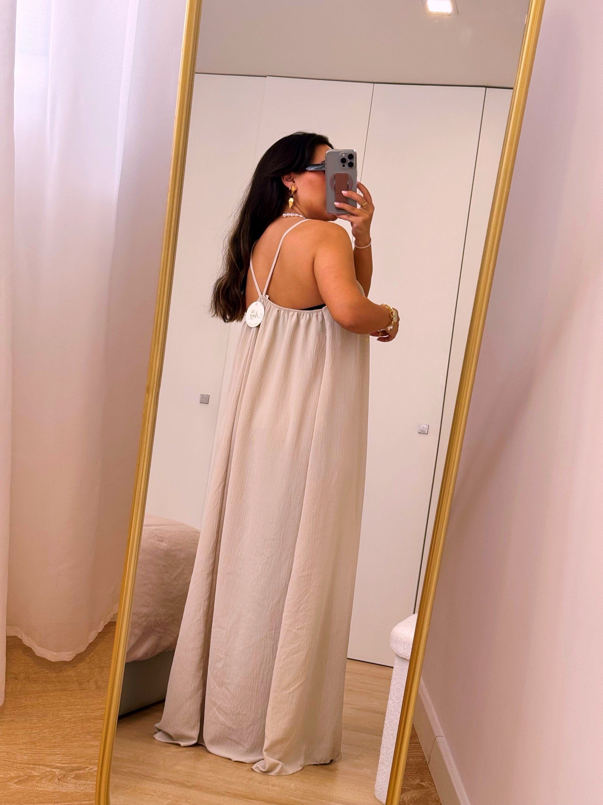 Vestido longo com corrente dourada e castanha | Bege