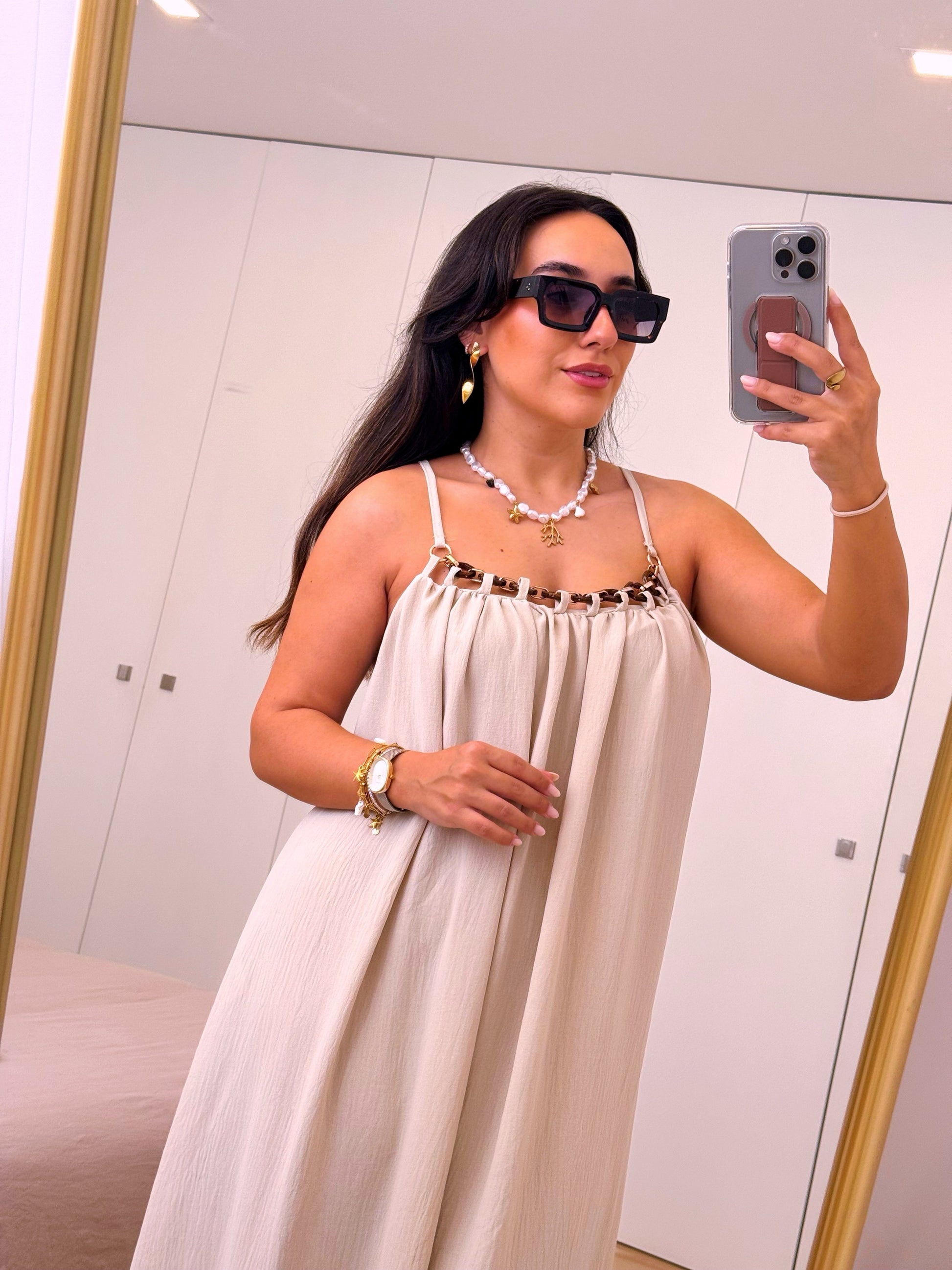 Vestido longo com corrente dourada e castanha | Bege