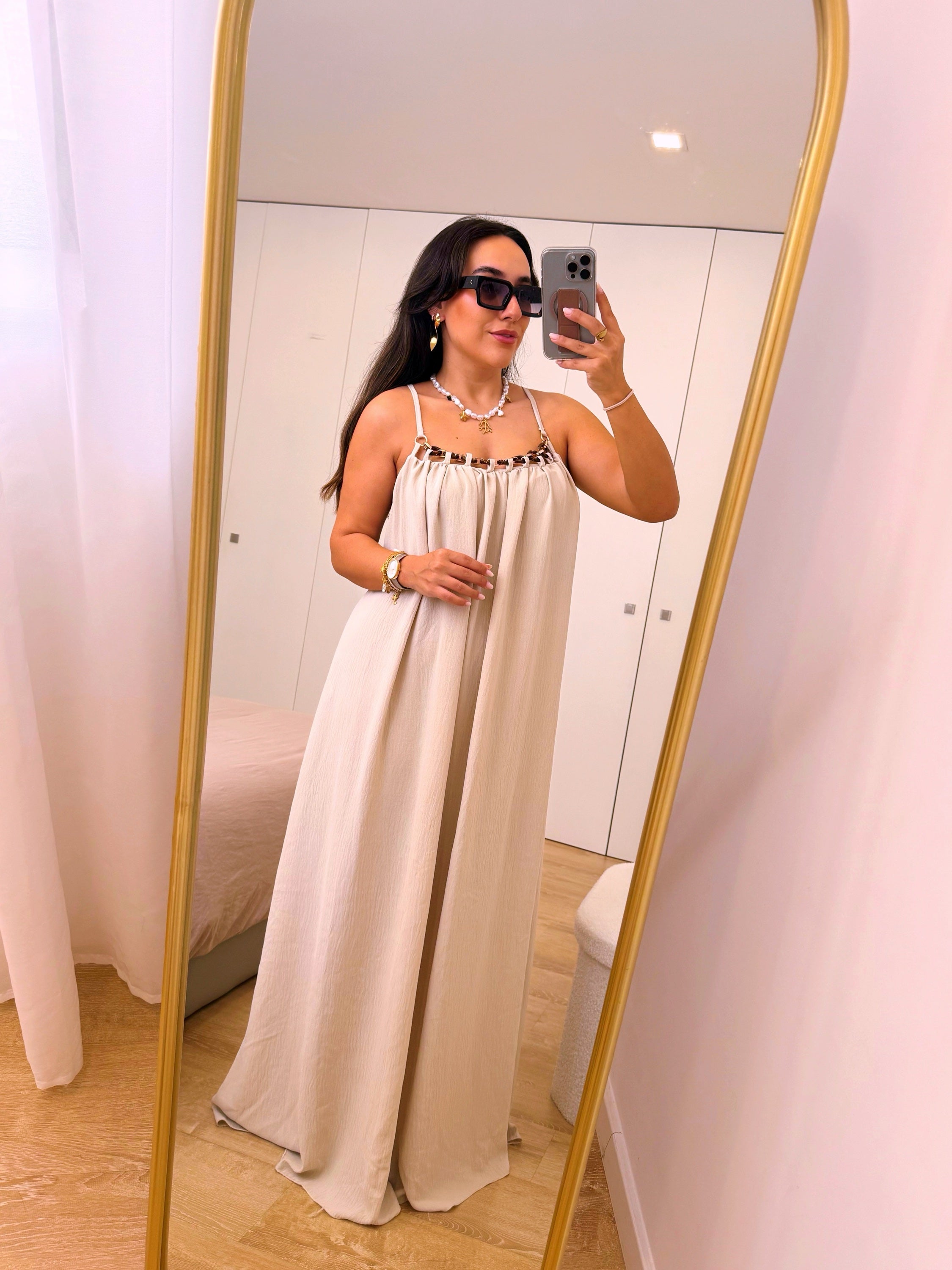 Vestido longo com corrente dourada e castanha | Bege