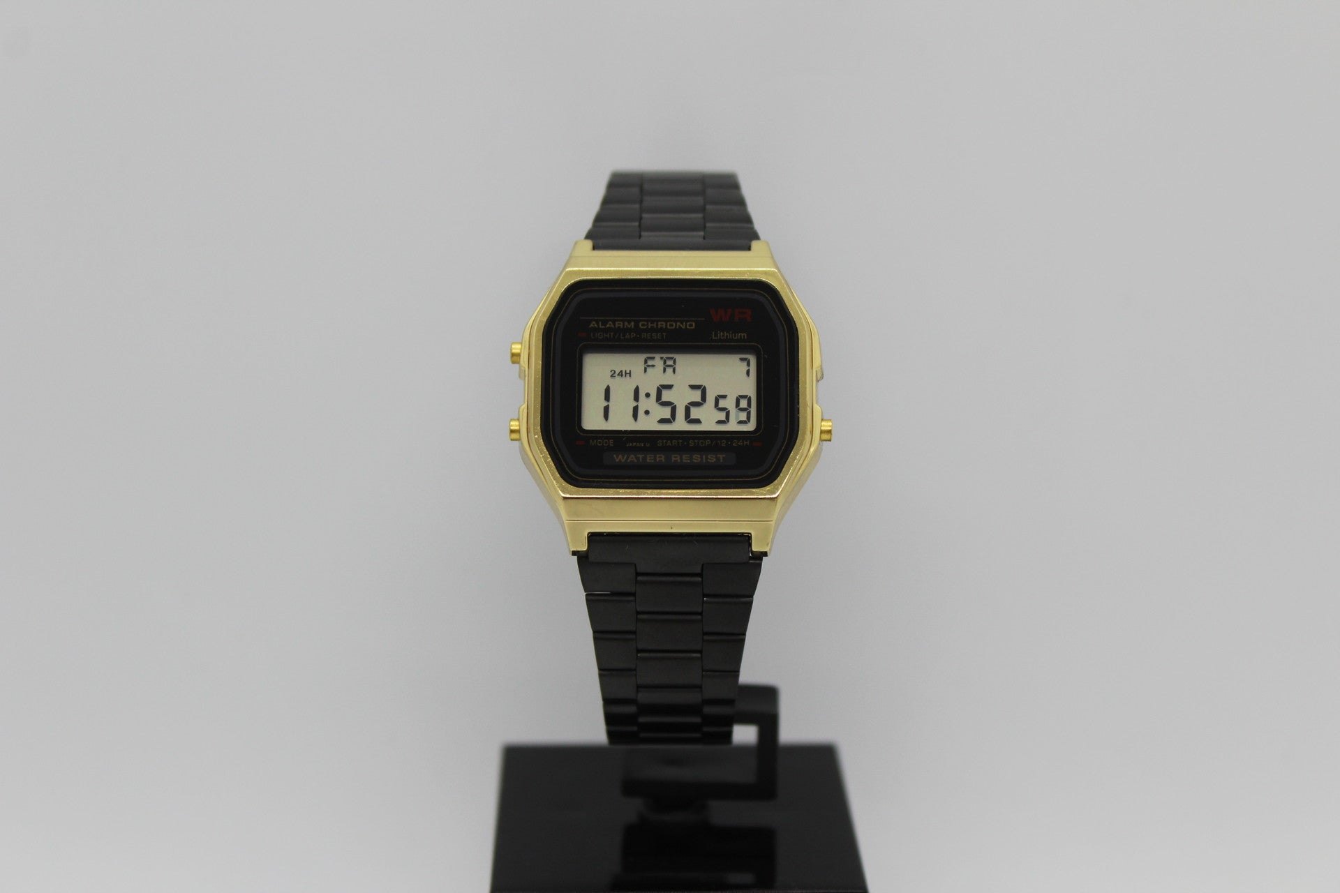 Relógio digital | Preto e Dourado