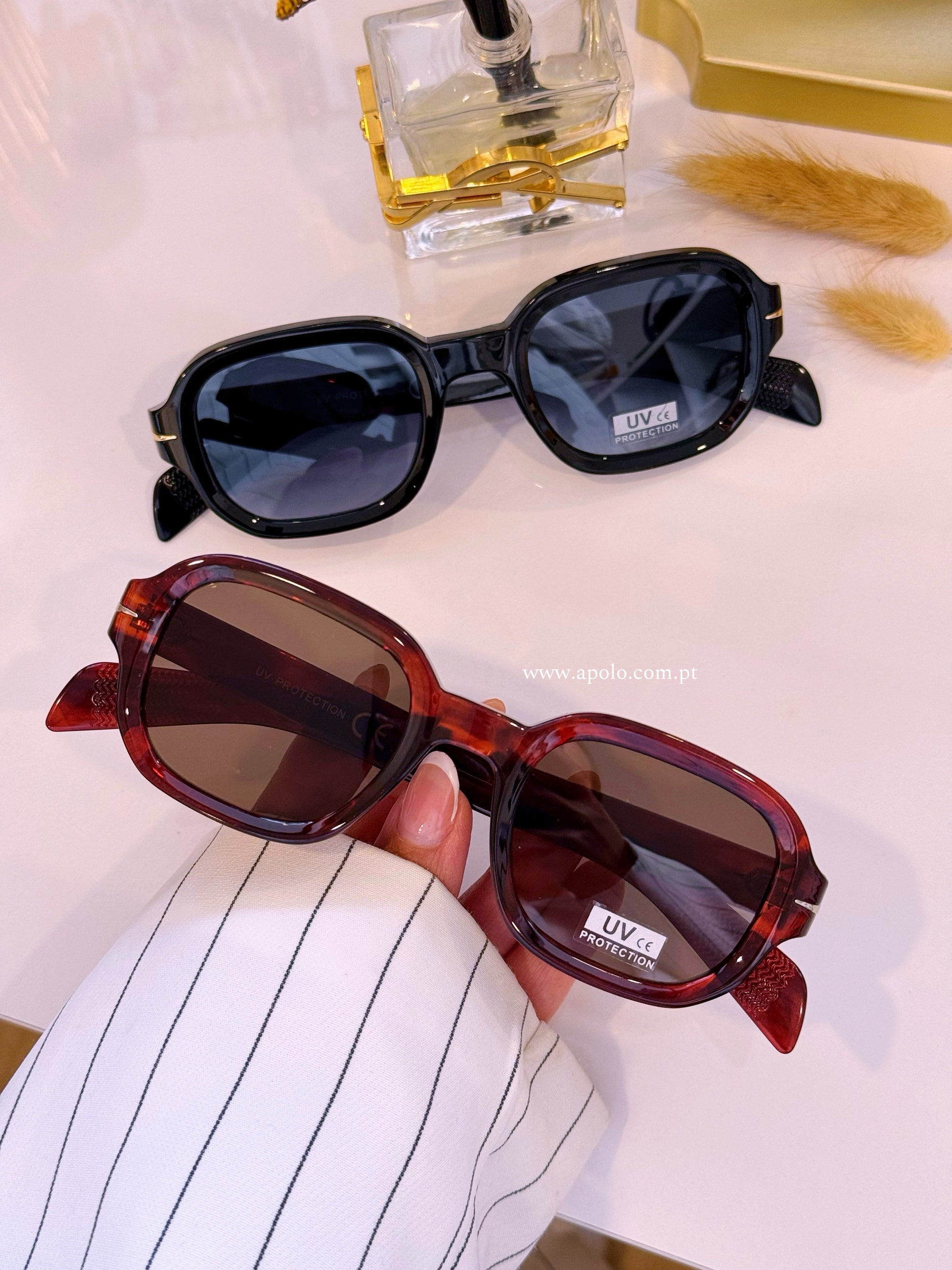 Óculos de sol armação de massa com pormenor metálico | 2 Cores