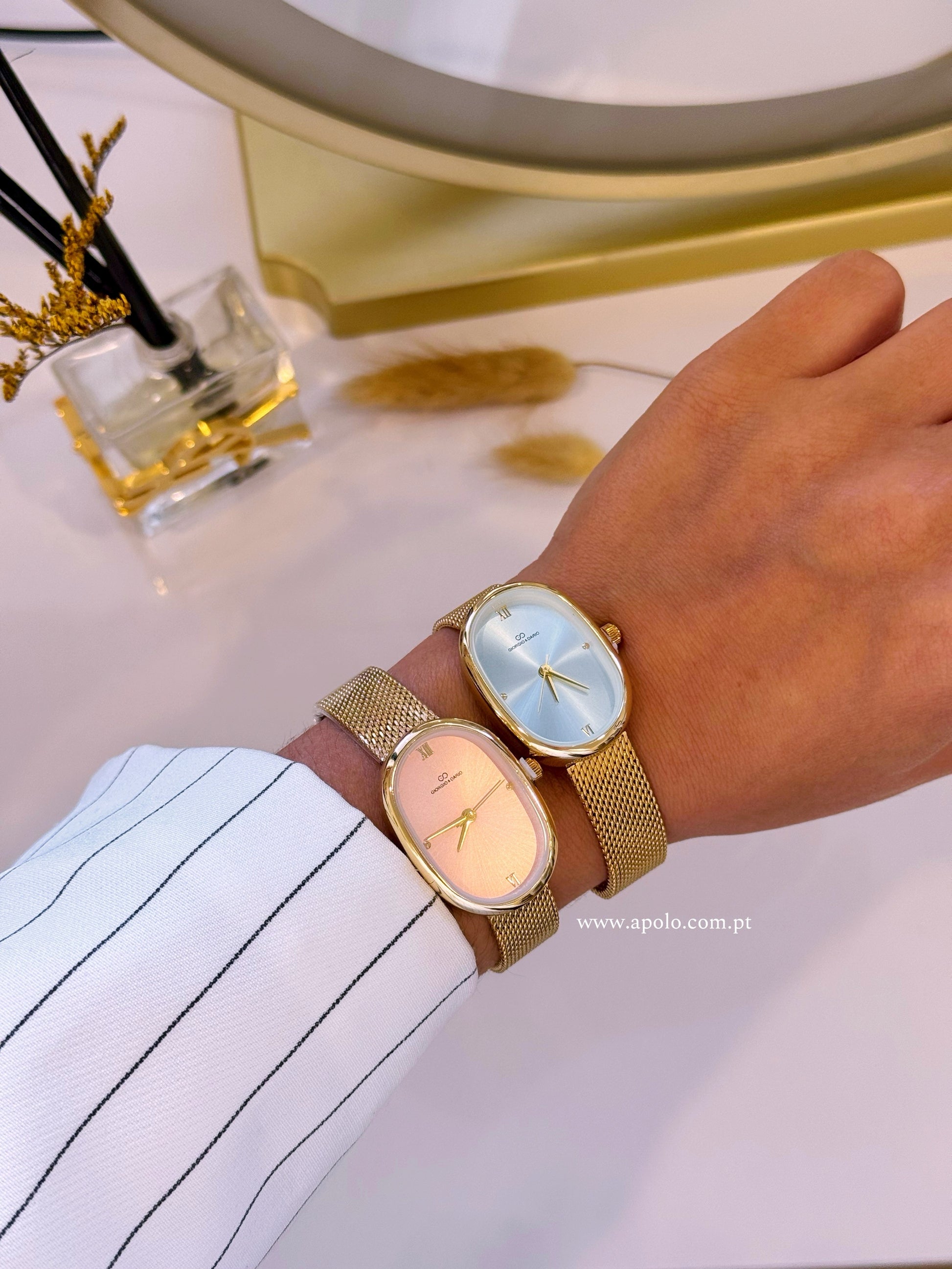 Relógio analógico com mostrador oval | 2 Cores • Tons pastel