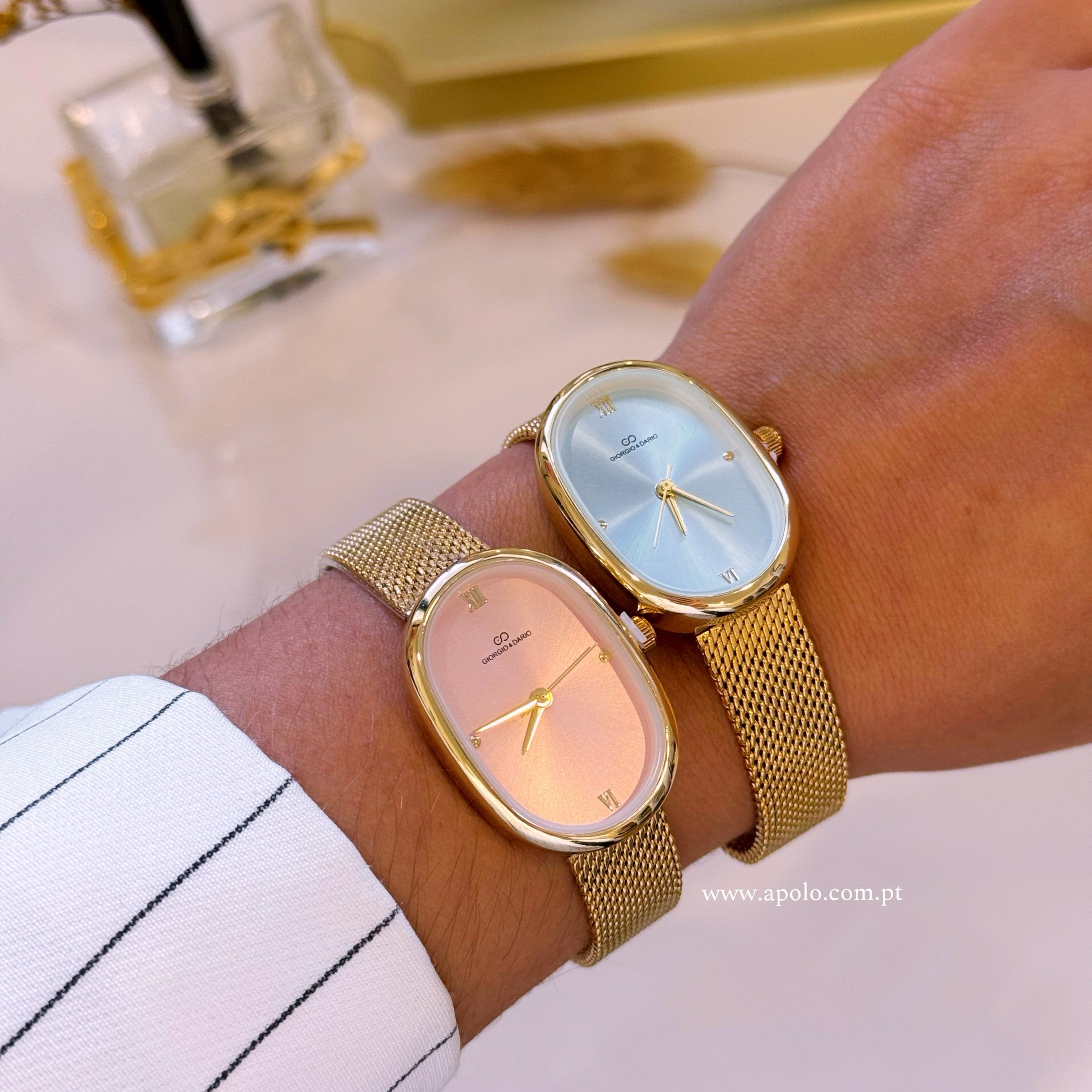 Relógio analógico com mostrador oval | 2 Cores • Tons pastel