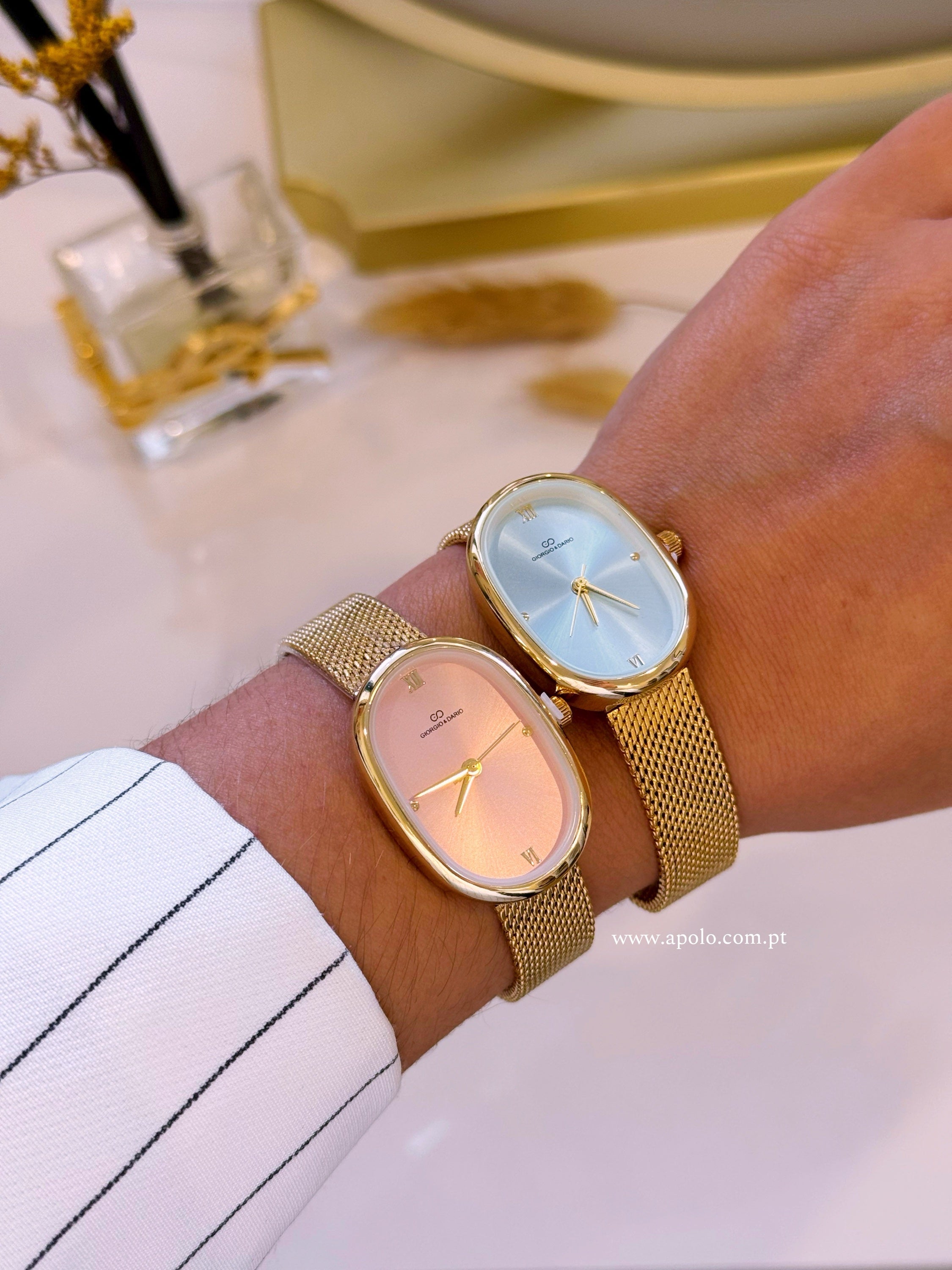 Relógio analógico com mostrador oval | 2 Cores • Tons pastel