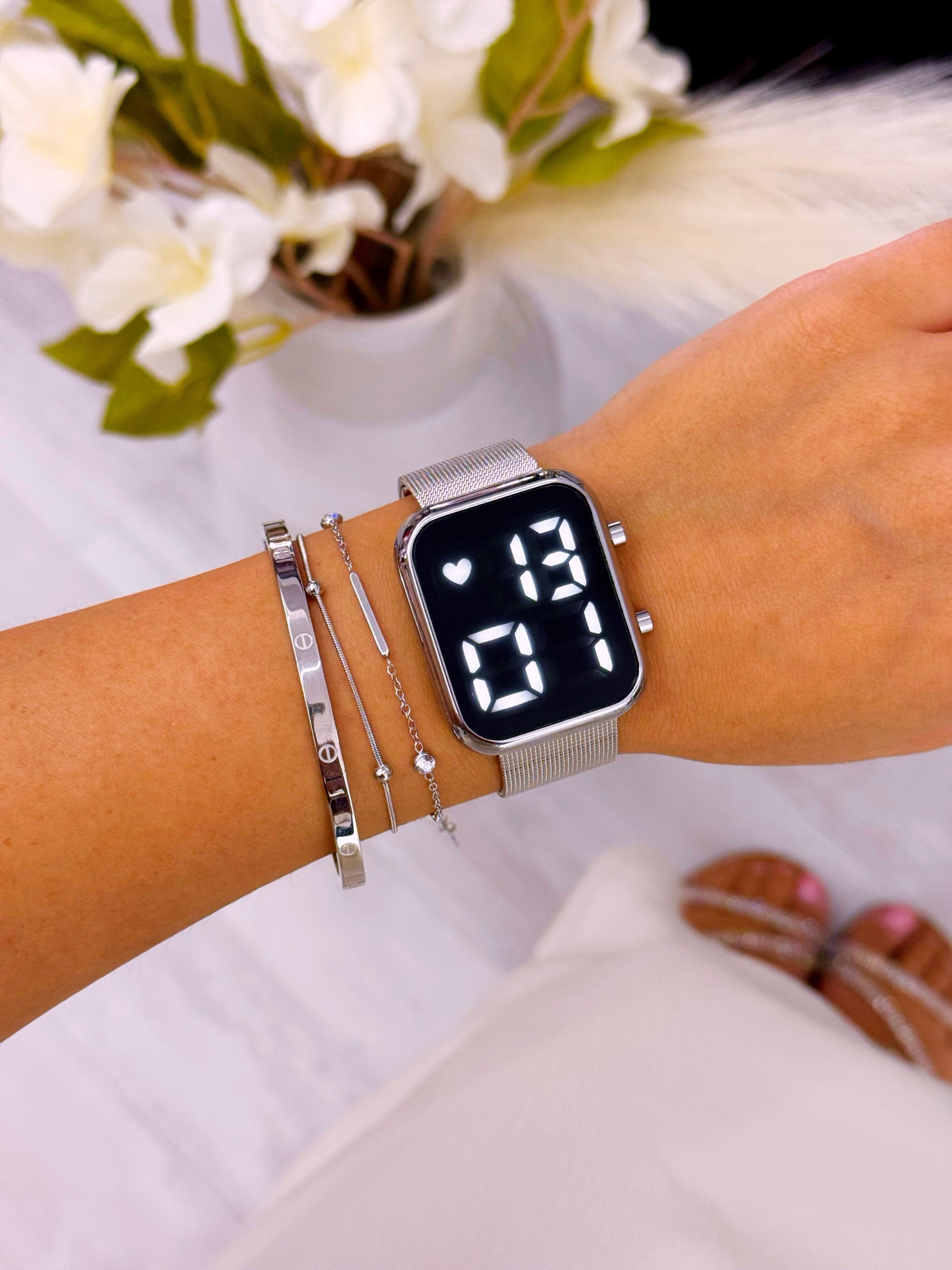 Relógio digital mostrador retangular | Prateado