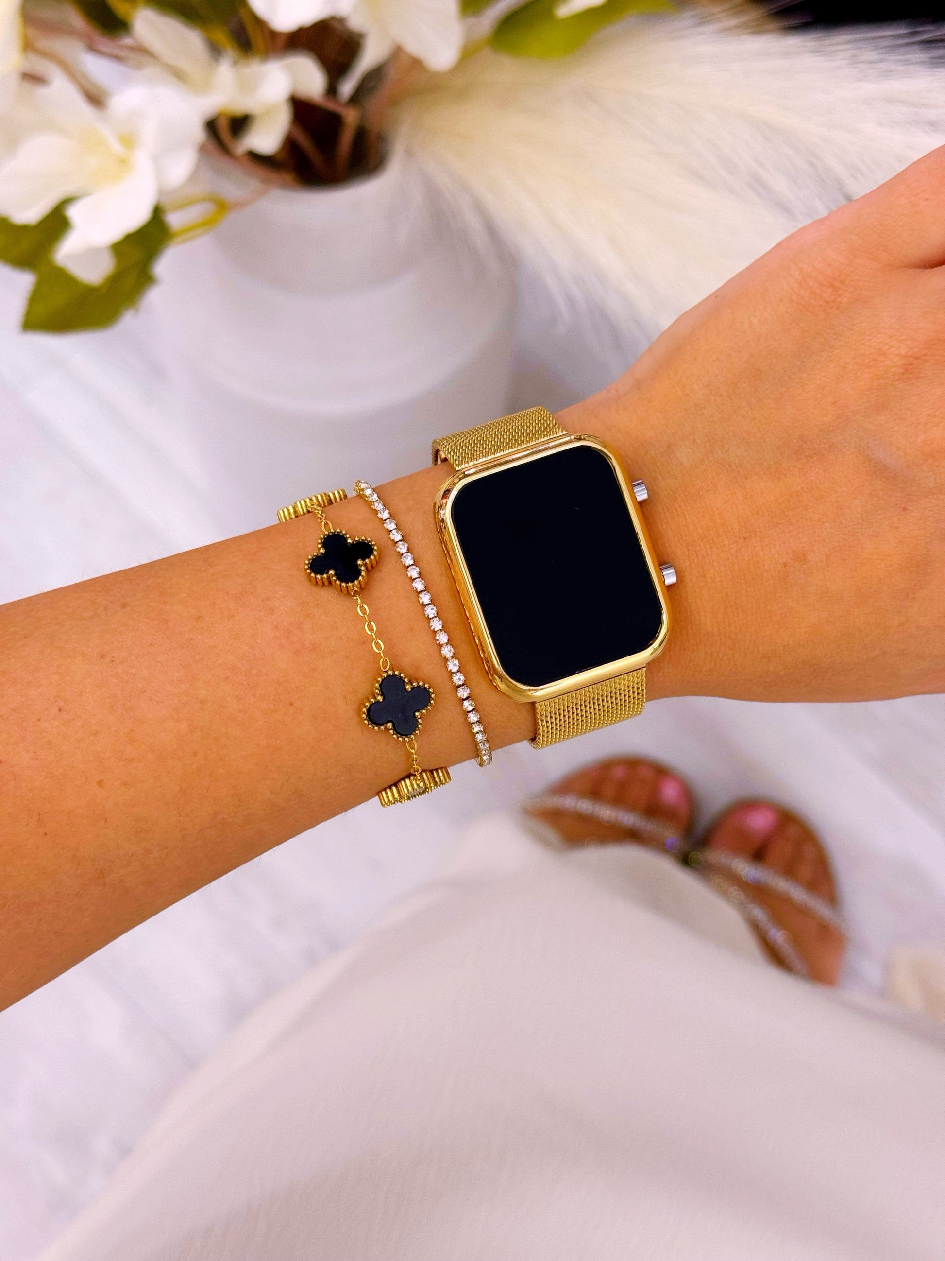 Relógio digital mostrador retangular | Dourado